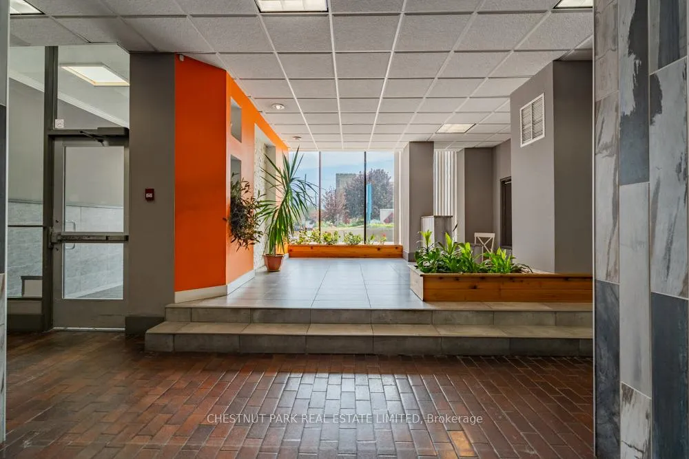 Photo 2 of Unit 1003, 150 Lakeshore Road W, Mississauga, Port Credit — HOMEH