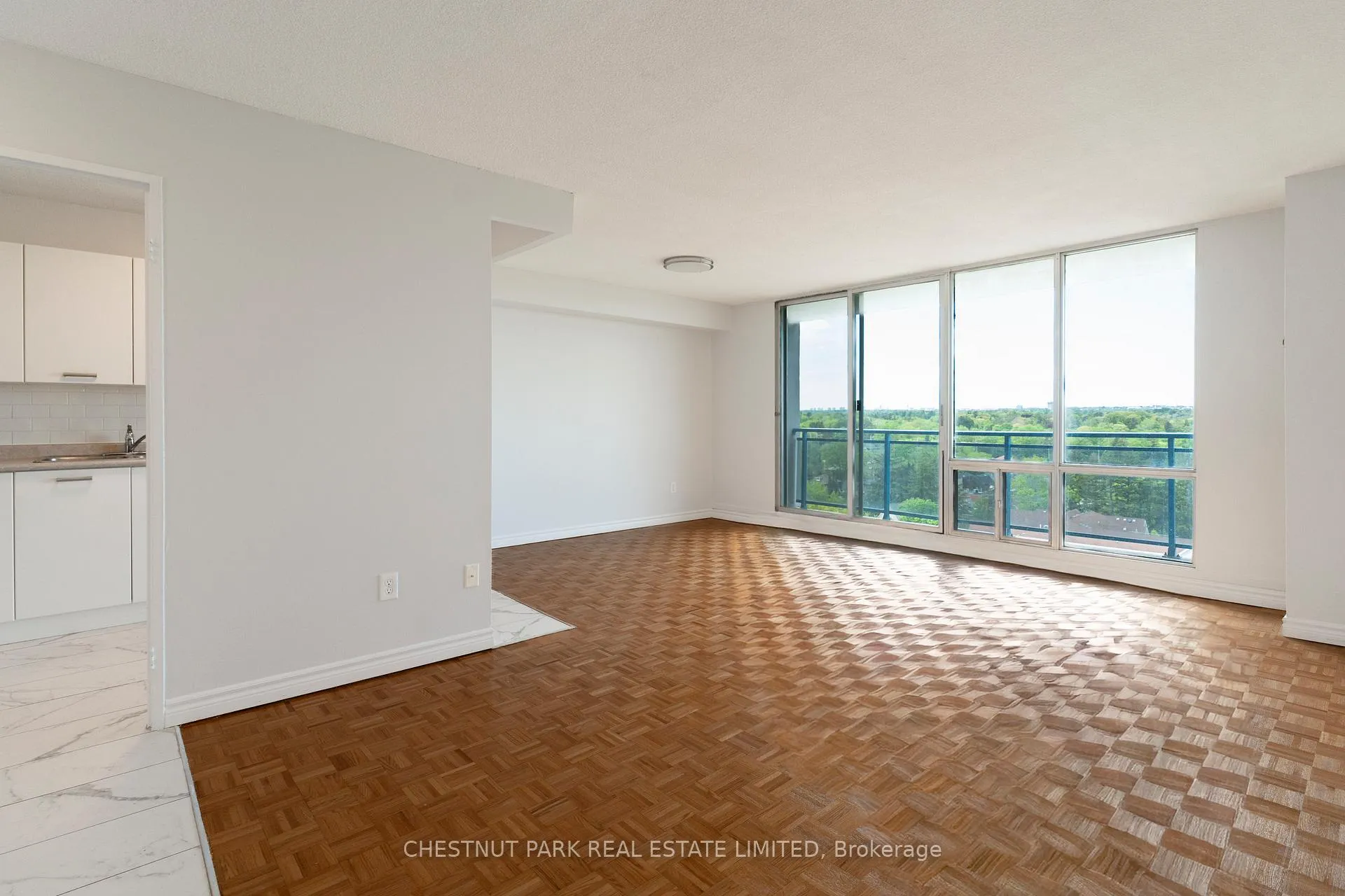 Photo 6 of Unit 1003, 150 Lakeshore Road W, Mississauga, Port Credit — HOMEH