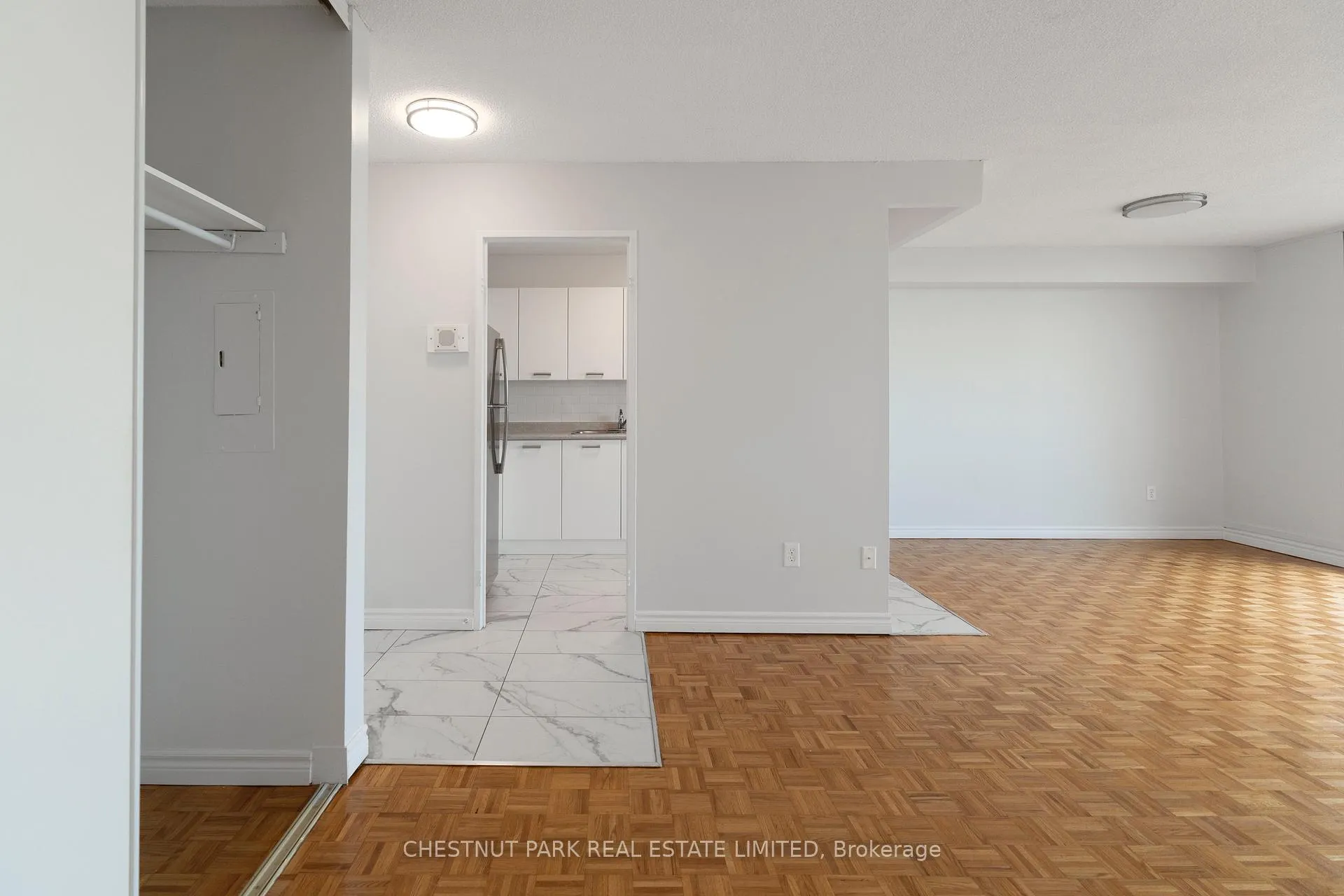 Photo 7 of Unit 1003, 150 Lakeshore Road W, Mississauga, Port Credit — HOMEH