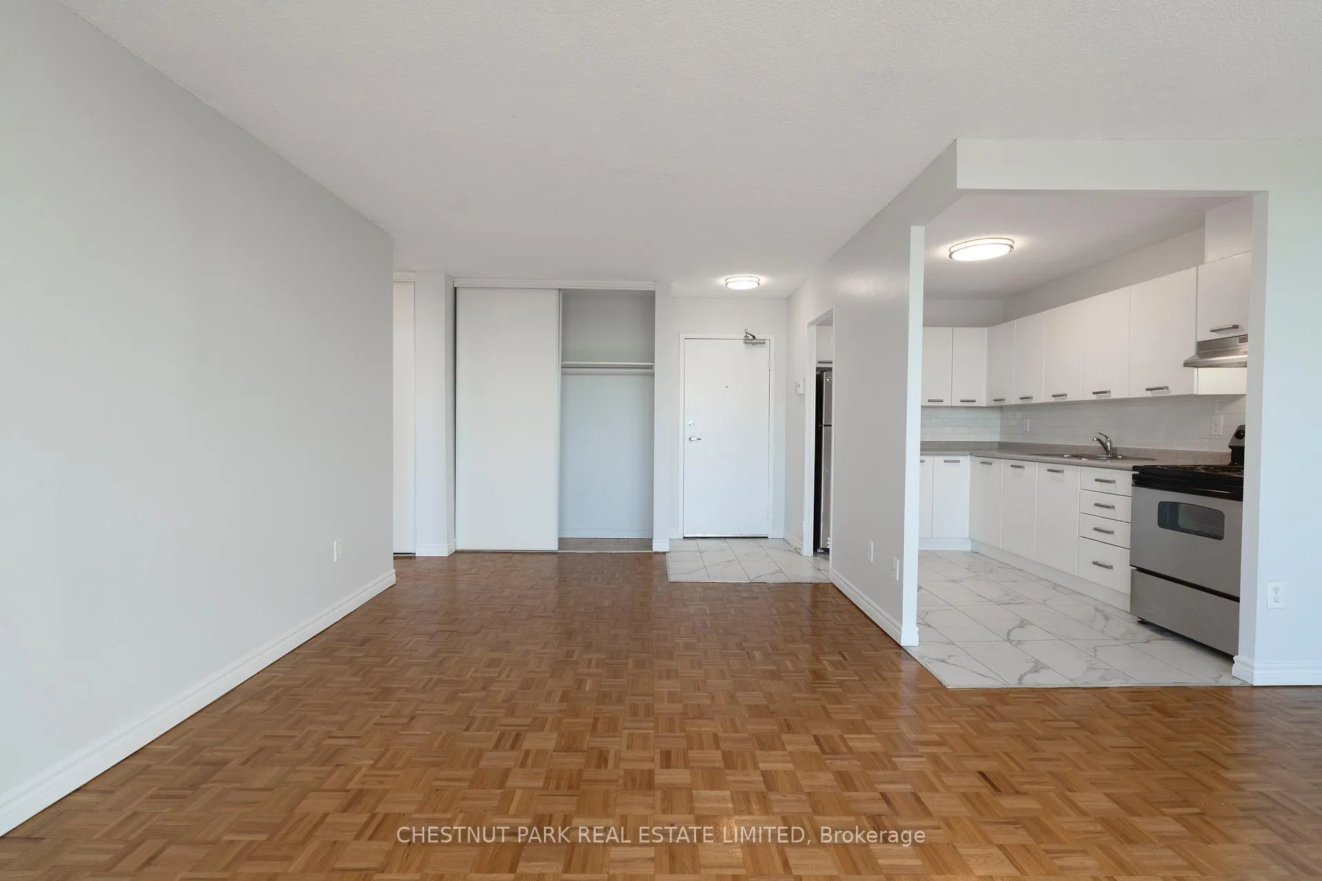 Photo 9 of Unit 1003, 150 Lakeshore Road W, Mississauga, Port Credit — HOMEH