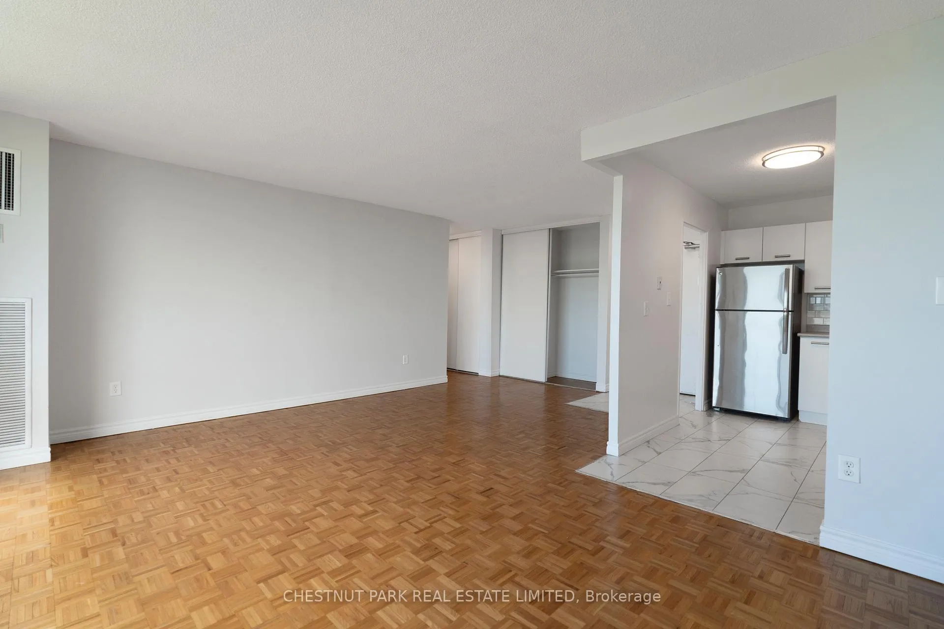 Photo 10 of Unit 1003, 150 Lakeshore Road W, Mississauga, Port Credit — HOMEH
