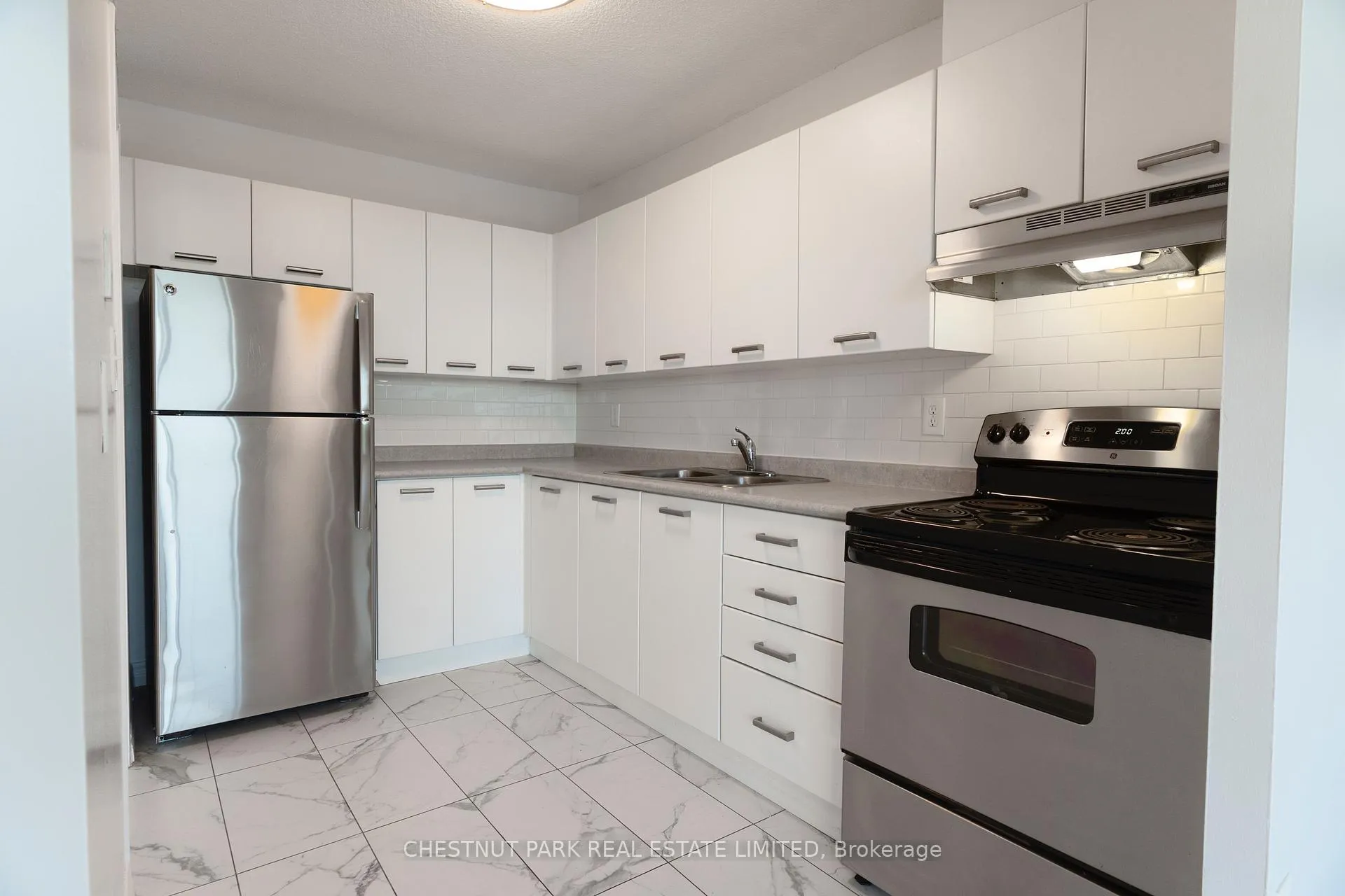 Photo 13 of Unit 1003, 150 Lakeshore Road W, Mississauga, Port Credit — HOMEH