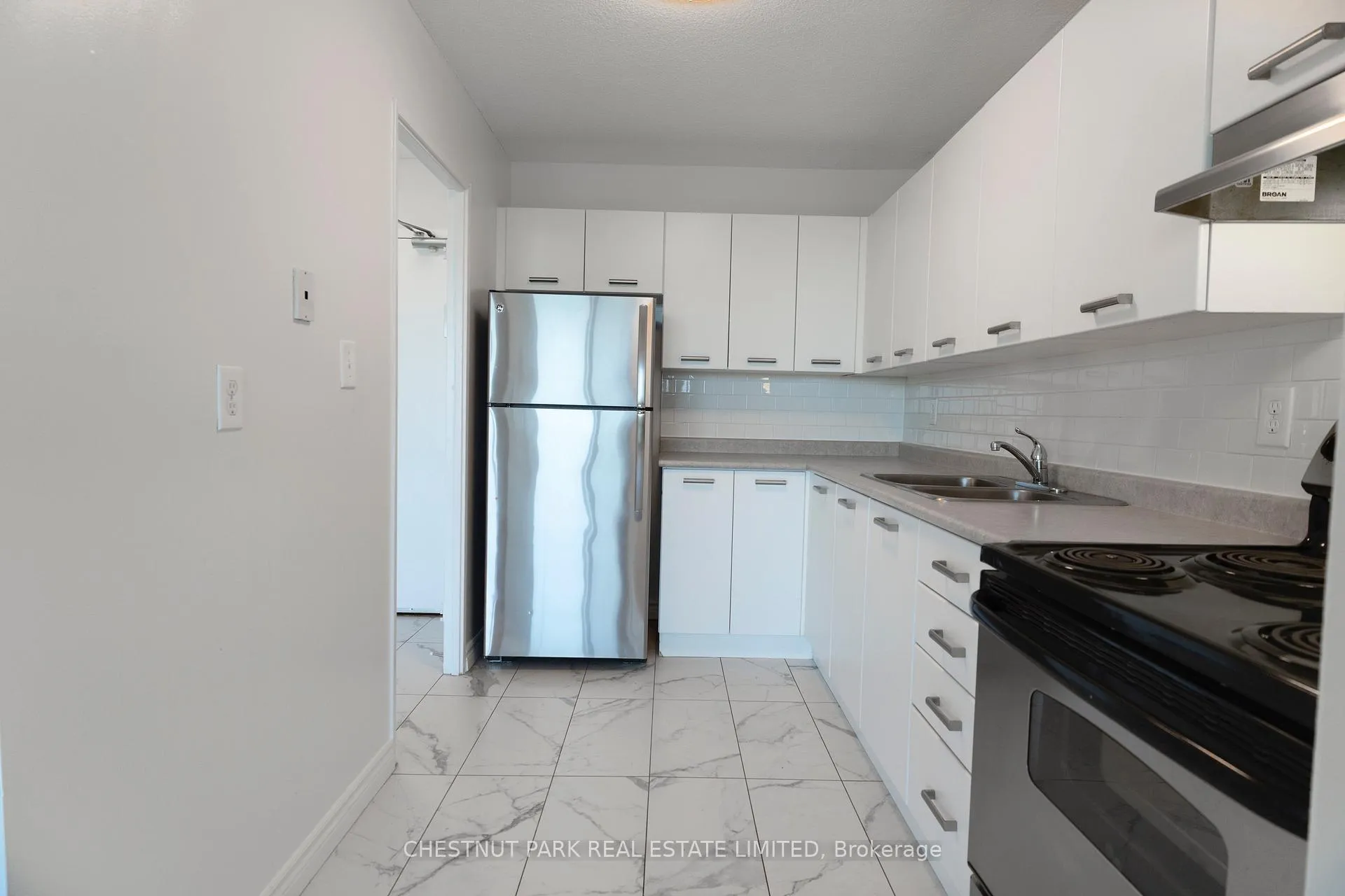 Photo 14 of Unit 1003, 150 Lakeshore Road W, Mississauga, Port Credit — HOMEH
