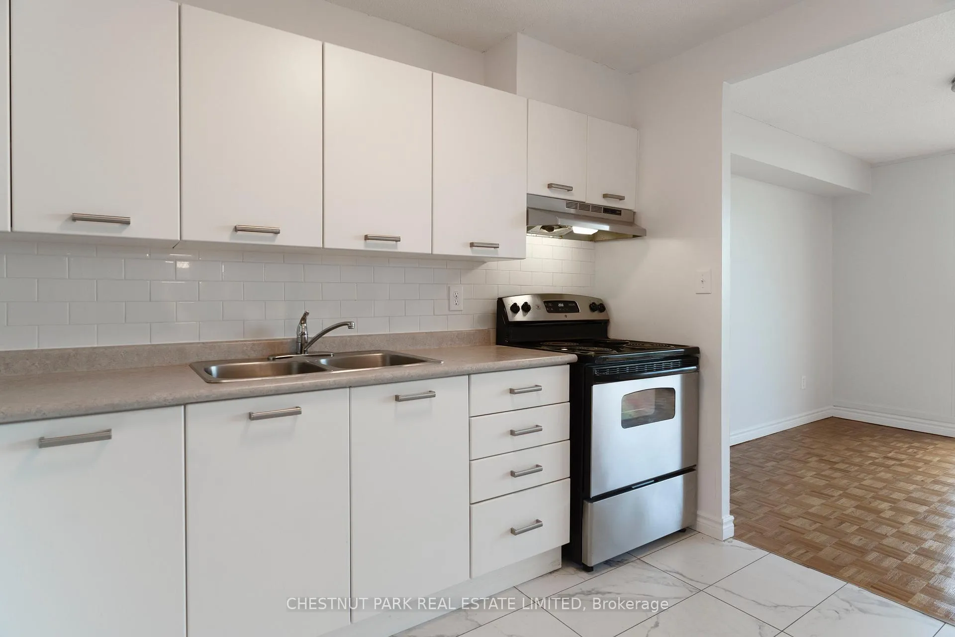Photo 15 of Unit 1003, 150 Lakeshore Road W, Mississauga, Port Credit — HOMEH