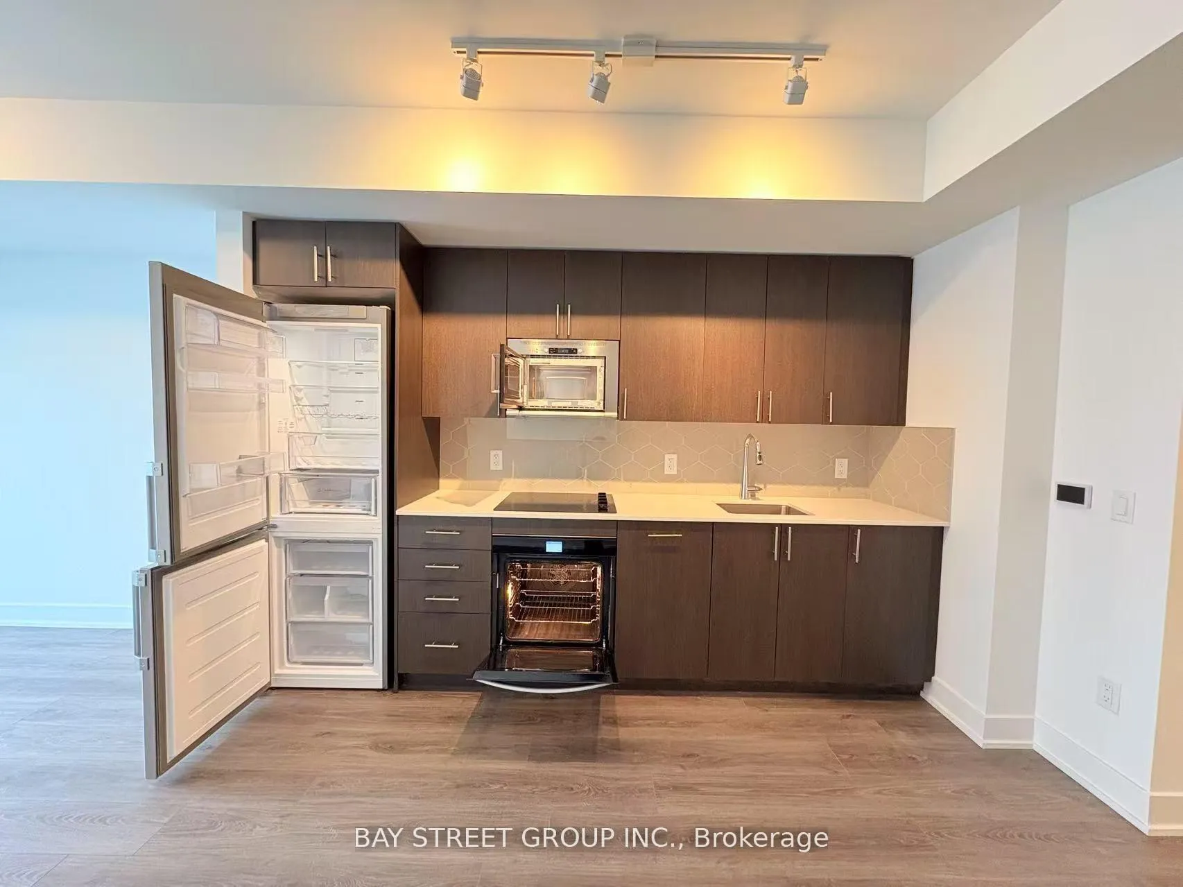 Photo 8 of Unit 1720, 2545 Simcoe Street N, Oshawa, Windfields — HOMEH