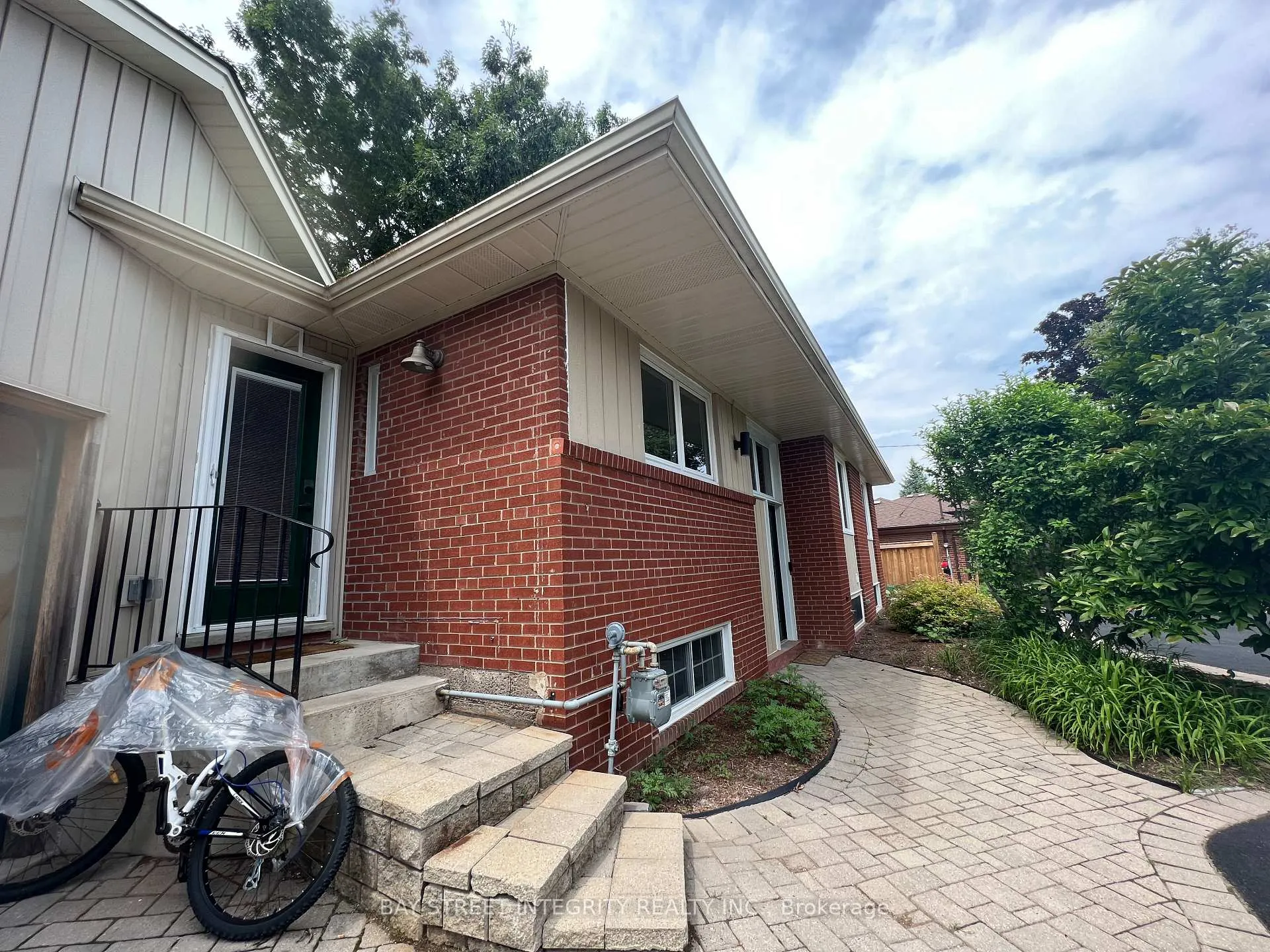 Photo 2 of Unit 2, 1339 Pinegrove Road, Oakville, West — HOMEH