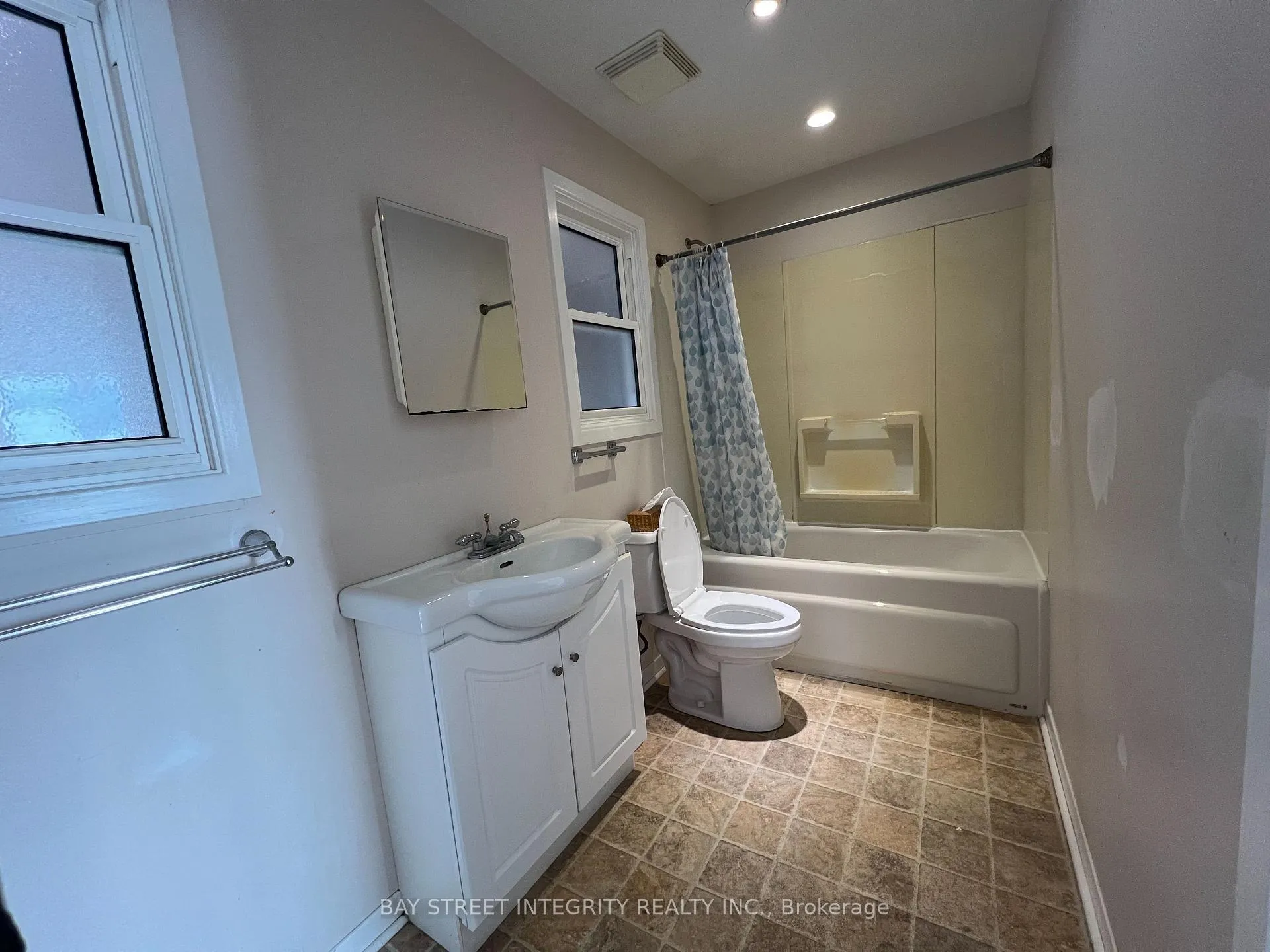 Photo 14 of Unit 2, 1339 Pinegrove Road, Oakville, West — HOMEH