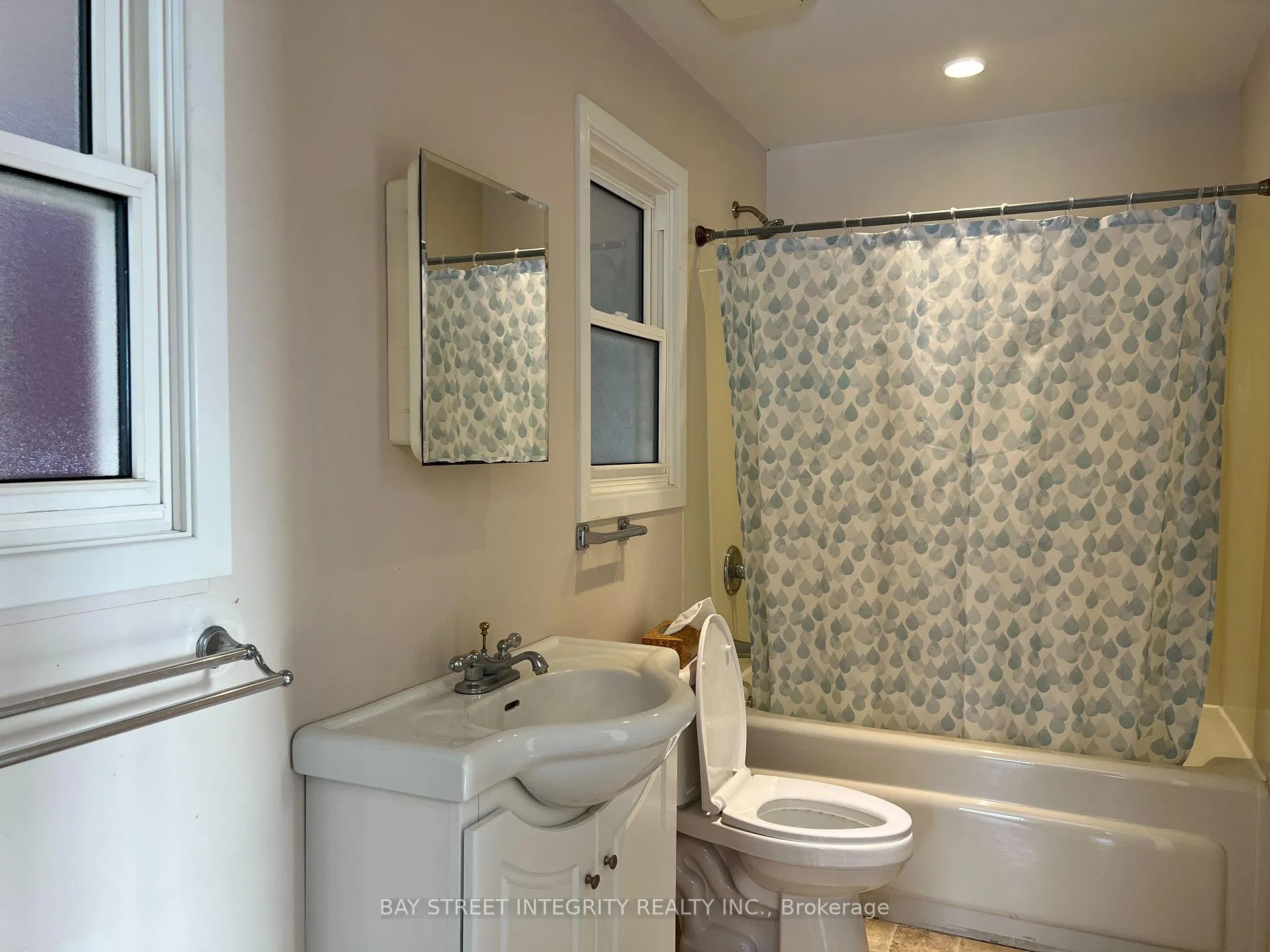 Photo 15 of Unit 2, 1339 Pinegrove Road, Oakville, West — HOMEH