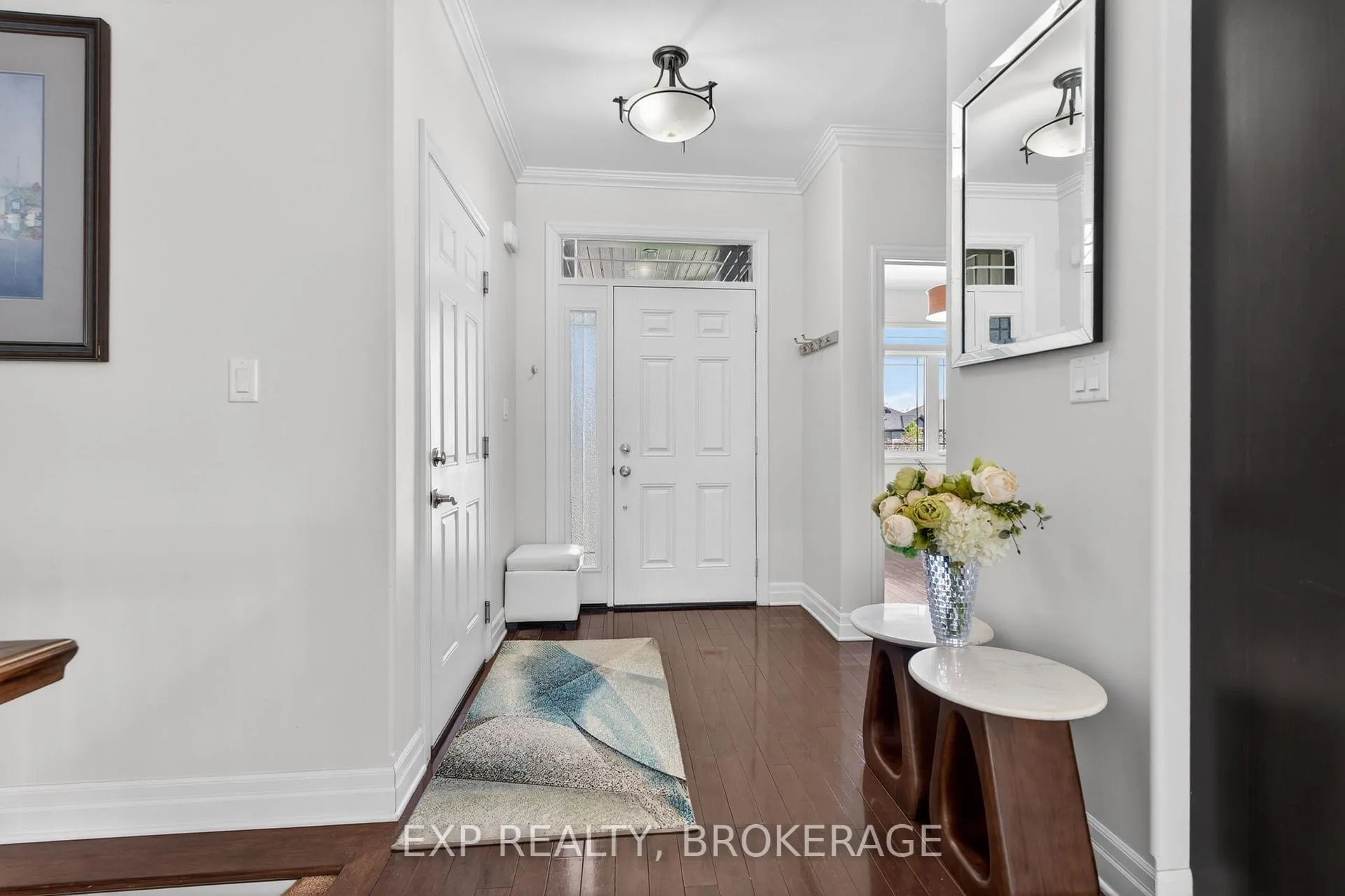 Photo 4 of 23 Admiral'S Court, Barrie, Innis-Shore — HOMEH