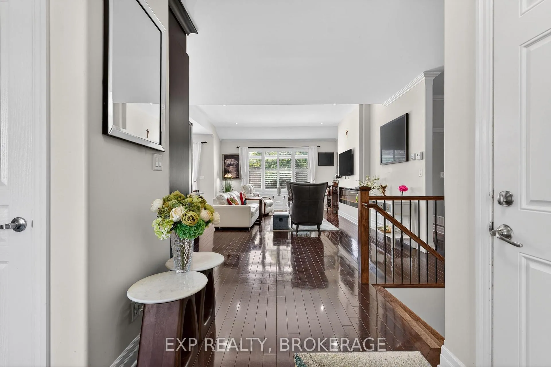 Photo 5 of 23 Admiral'S Court, Barrie, Innis-Shore — HOMEH