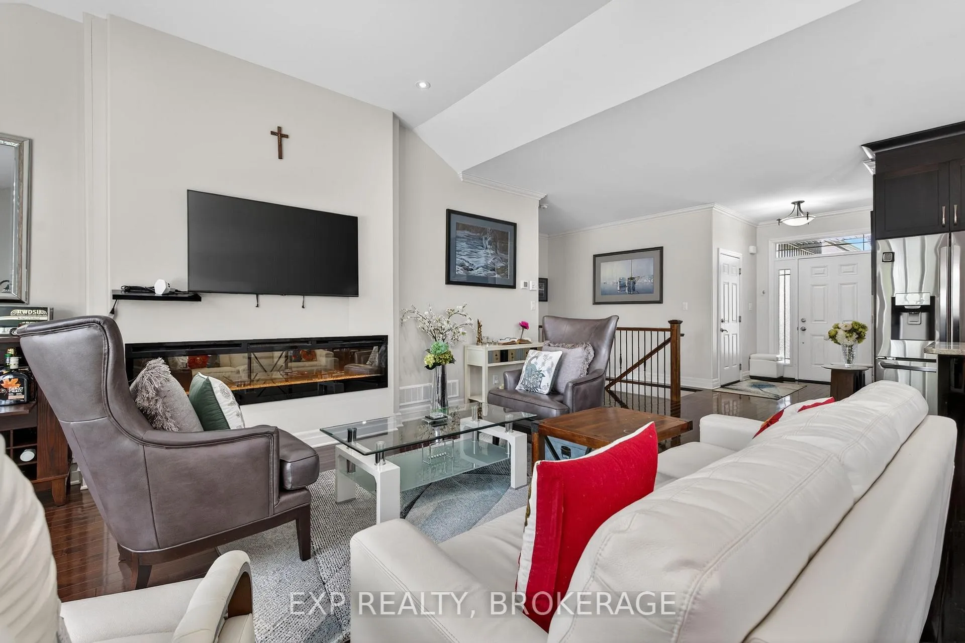 Photo 7 of 23 Admiral'S Court, Barrie, Innis-Shore — HOMEH