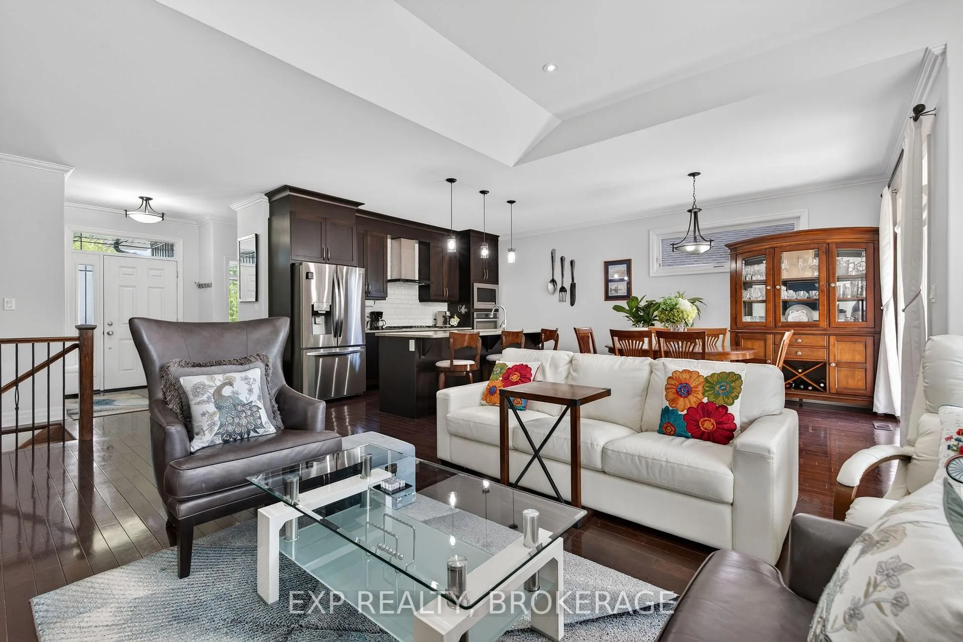 Photo 9 of 23 Admiral'S Court, Barrie, Innis-Shore — HOMEH