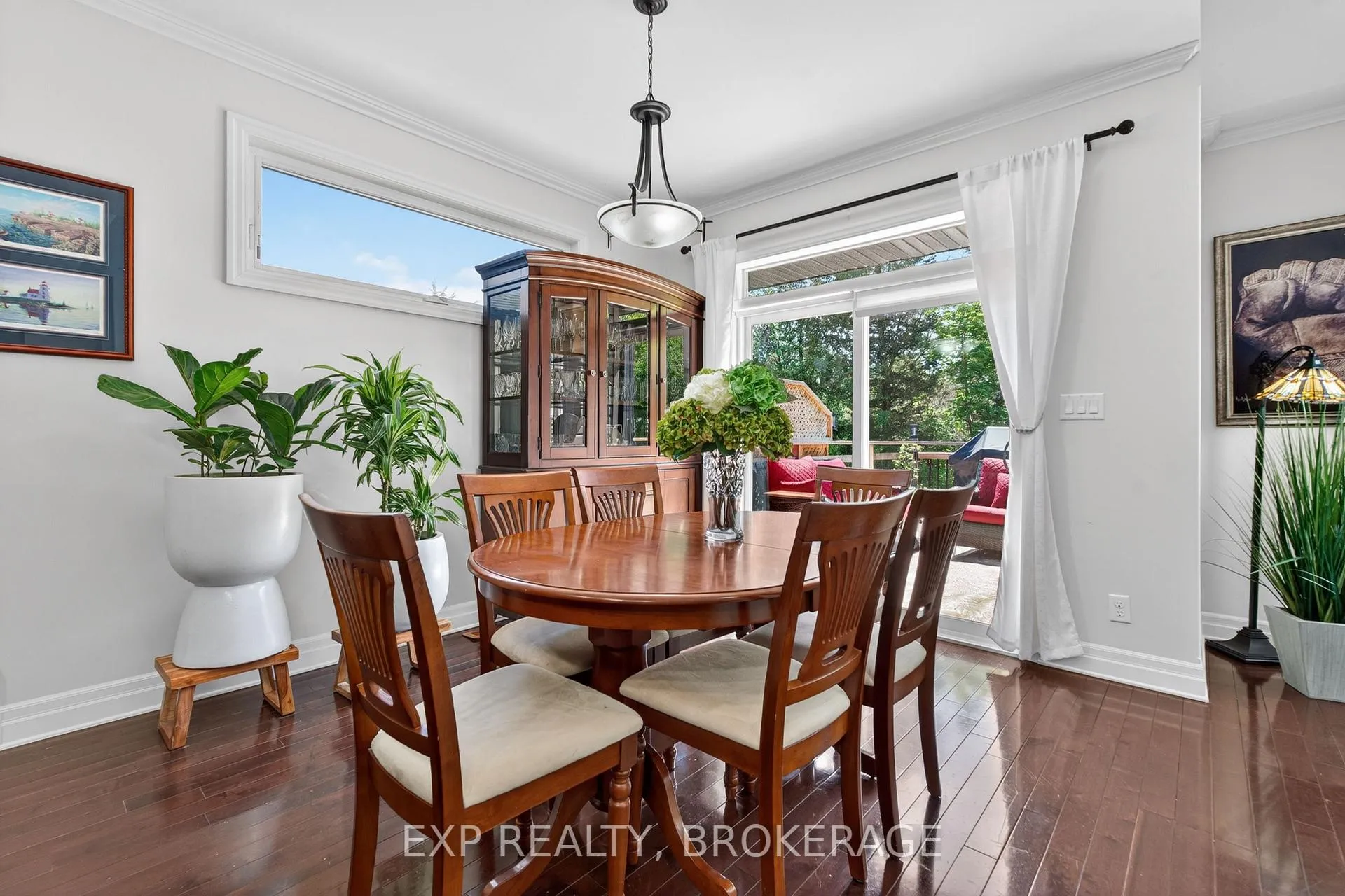 Photo 10 of 23 Admiral'S Court, Barrie, Innis-Shore — HOMEH
