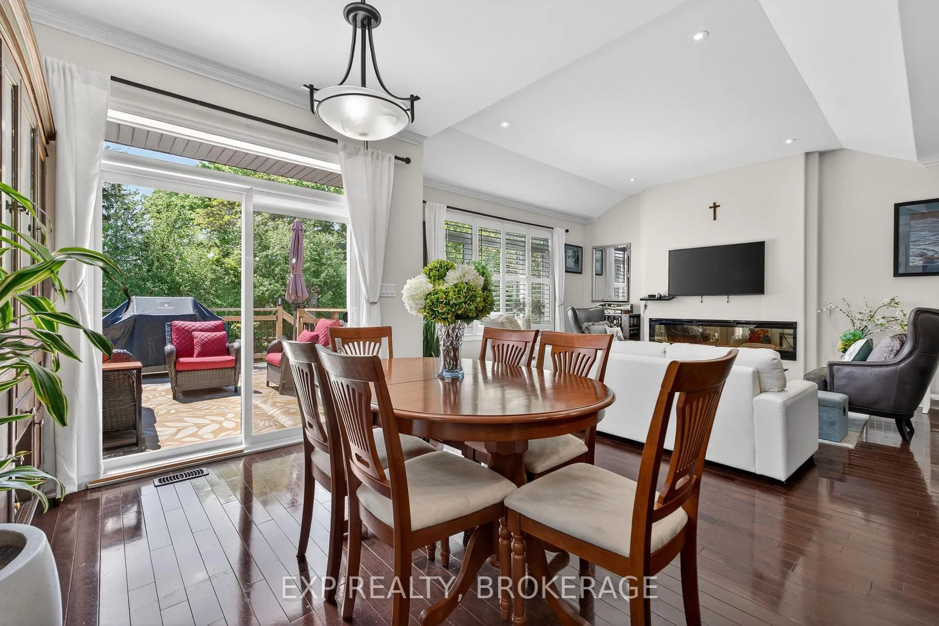 Photo 11 of 23 Admiral'S Court, Barrie, Innis-Shore — HOMEH