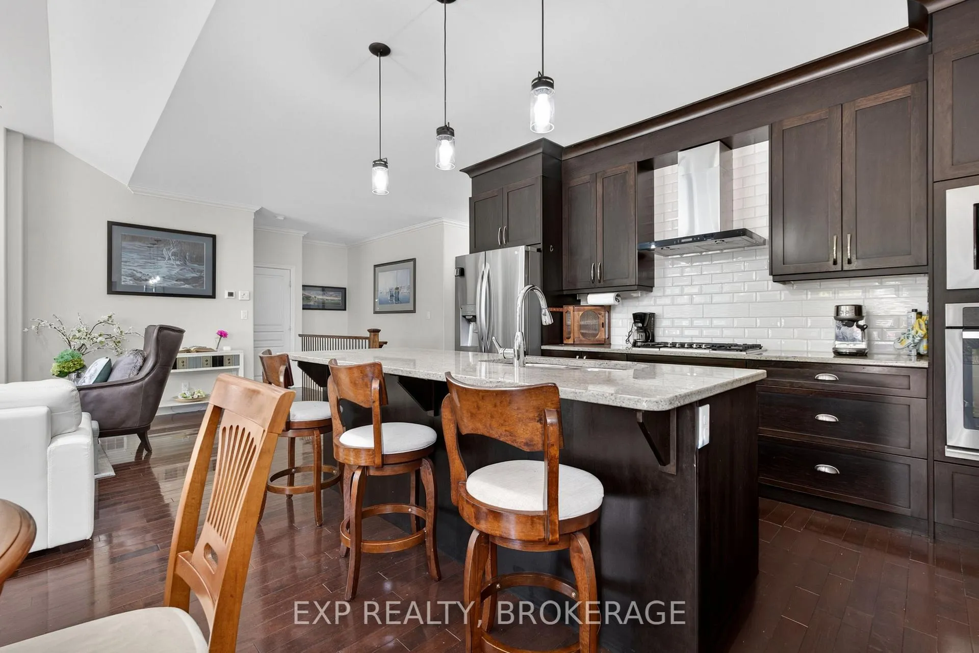 Photo 13 of 23 Admiral'S Court, Barrie, Innis-Shore — HOMEH