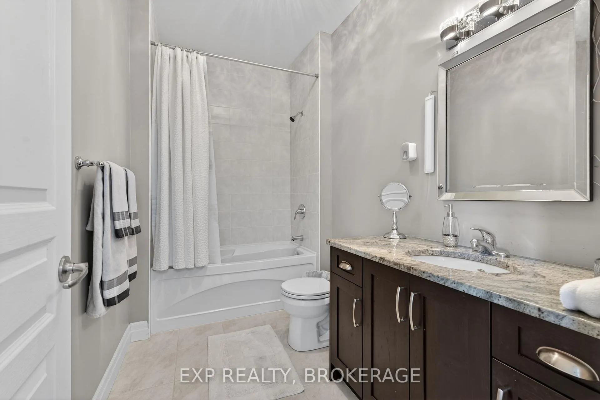 Photo 23 of 23 Admiral'S Court, Barrie, Innis-Shore — HOMEH