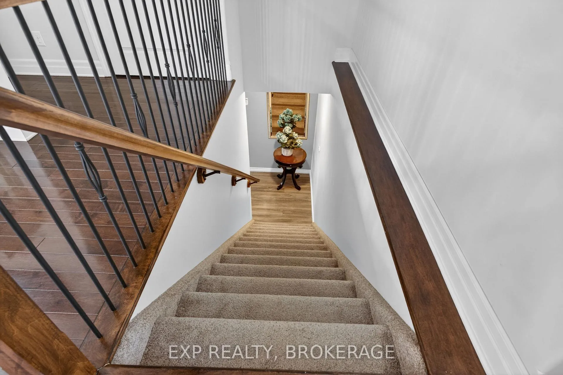 Photo 25 of 23 Admiral'S Court, Barrie, Innis-Shore — HOMEH