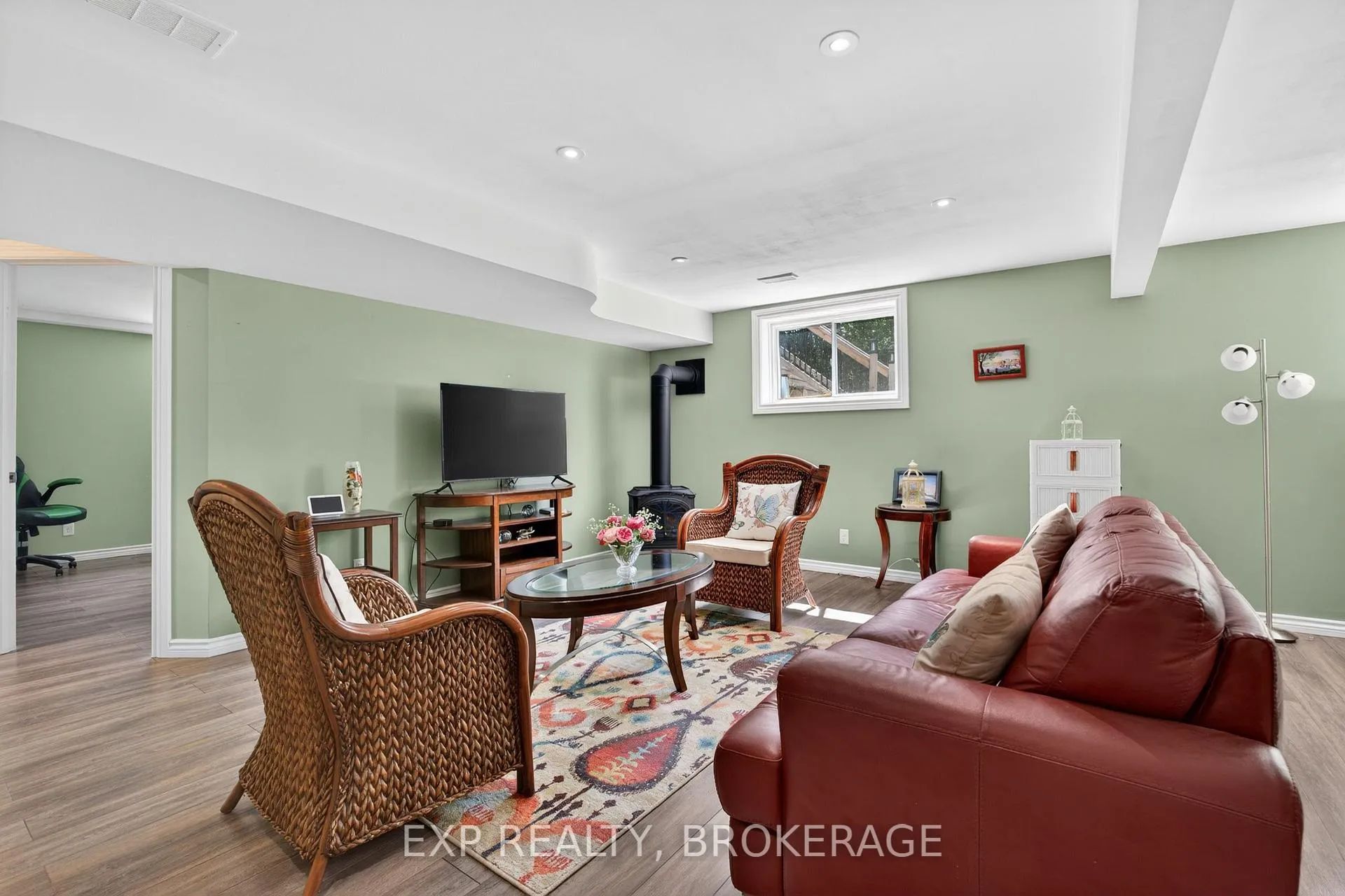 Photo 28 of 23 Admiral'S Court, Barrie, Innis-Shore — HOMEH