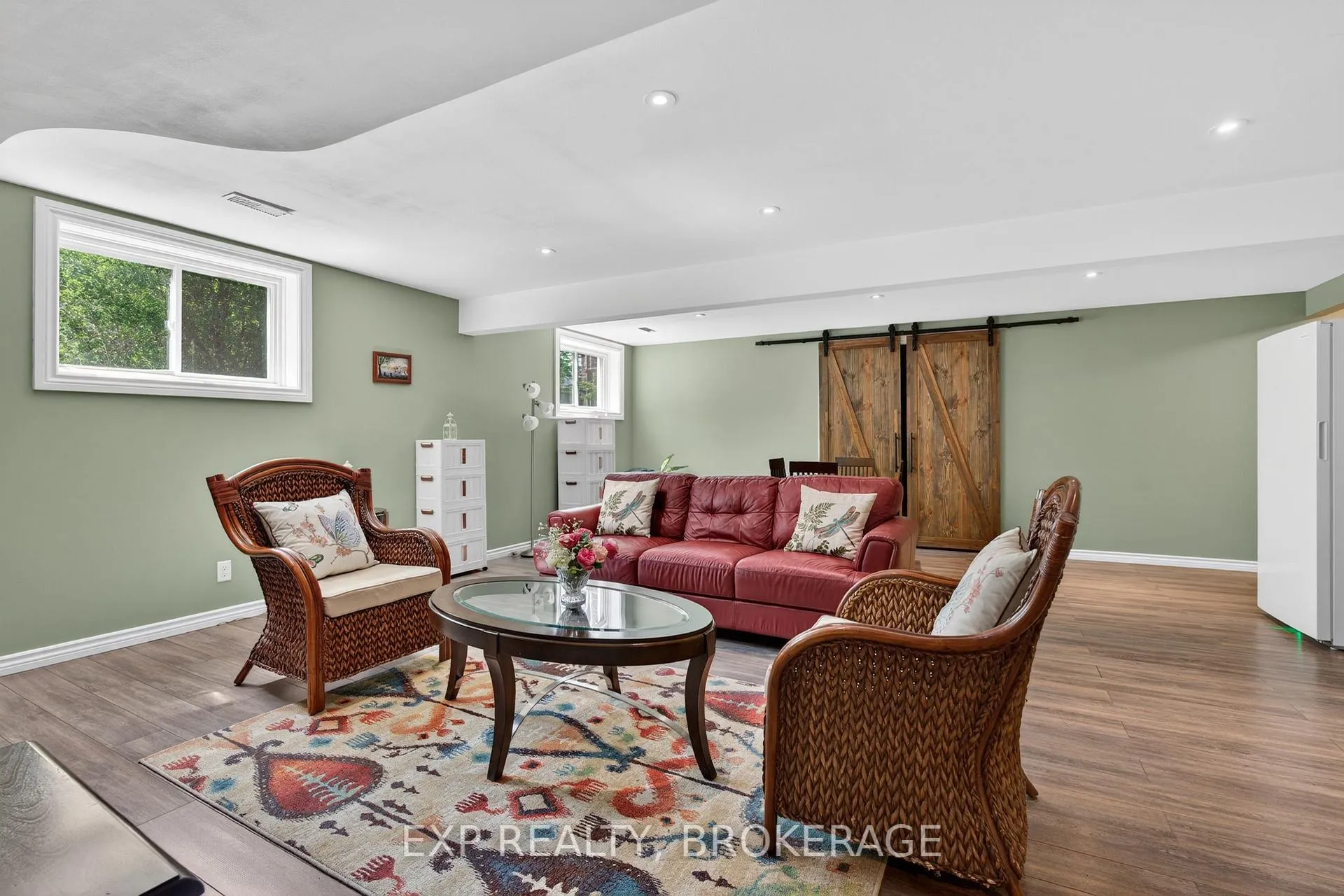 Photo 29 of 23 Admiral'S Court, Barrie, Innis-Shore — HOMEH