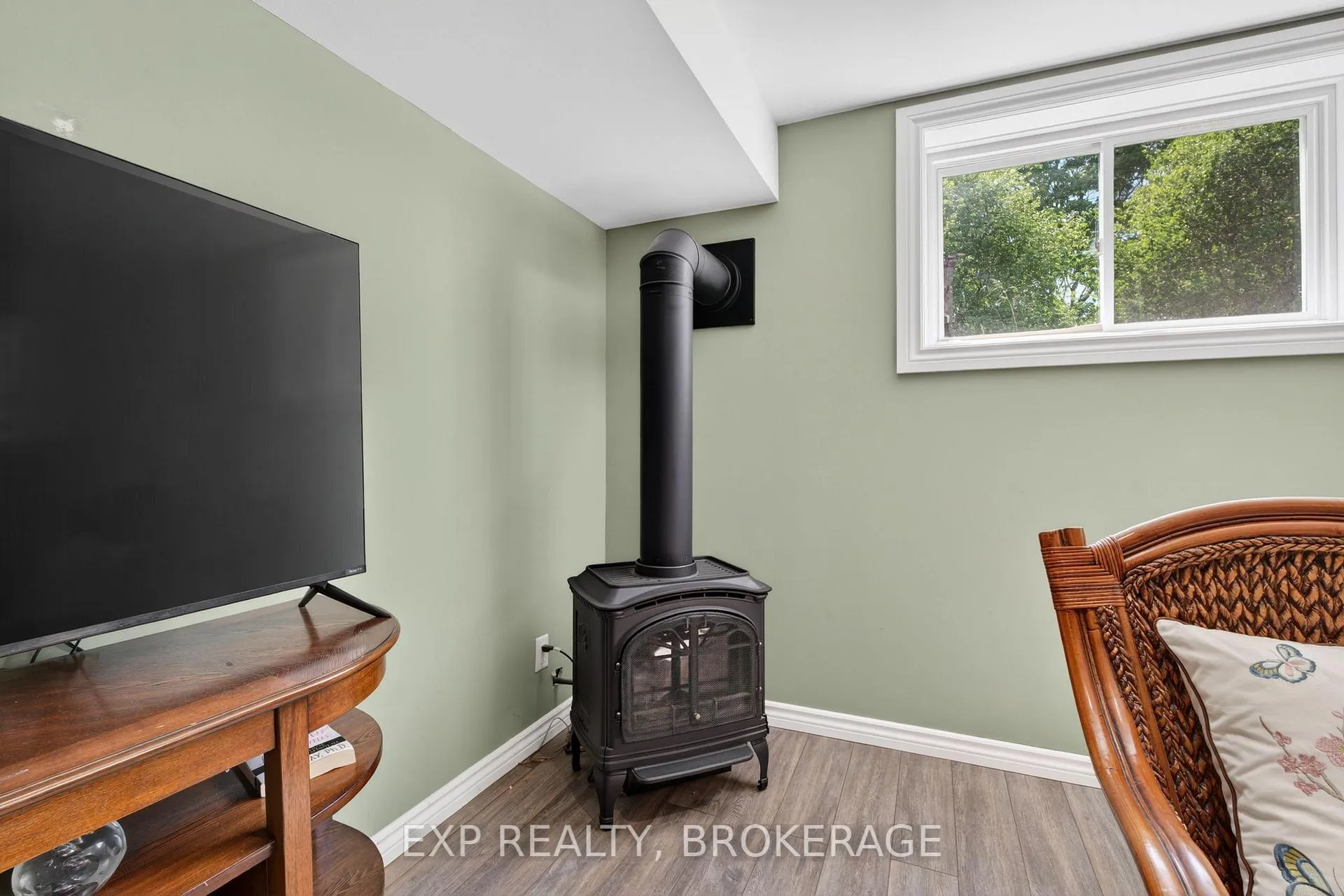 Photo 30 of 23 Admiral'S Court, Barrie, Innis-Shore — HOMEH