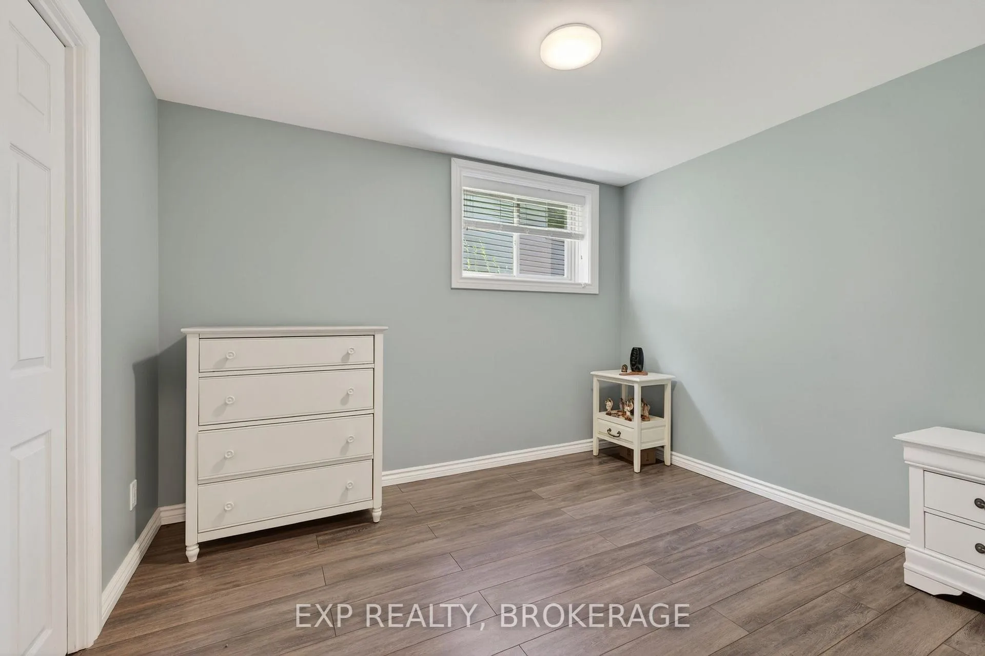 Photo 34 of 23 Admiral'S Court, Barrie, Innis-Shore — HOMEH