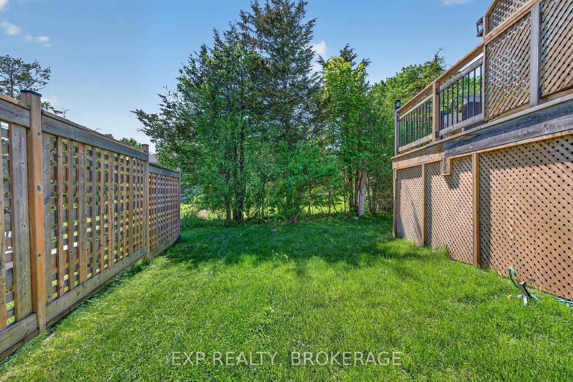 Photo 35 of 23 Admiral'S Court, Barrie, Innis-Shore — HOMEH