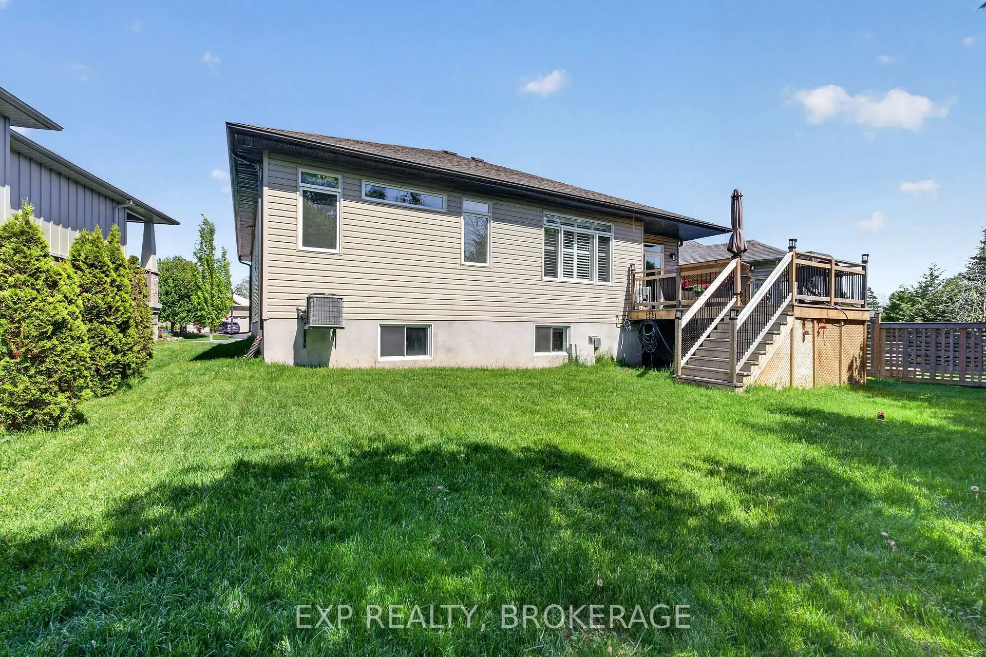 Photo 37 of 23 Admiral'S Court, Barrie, Innis-Shore — HOMEH