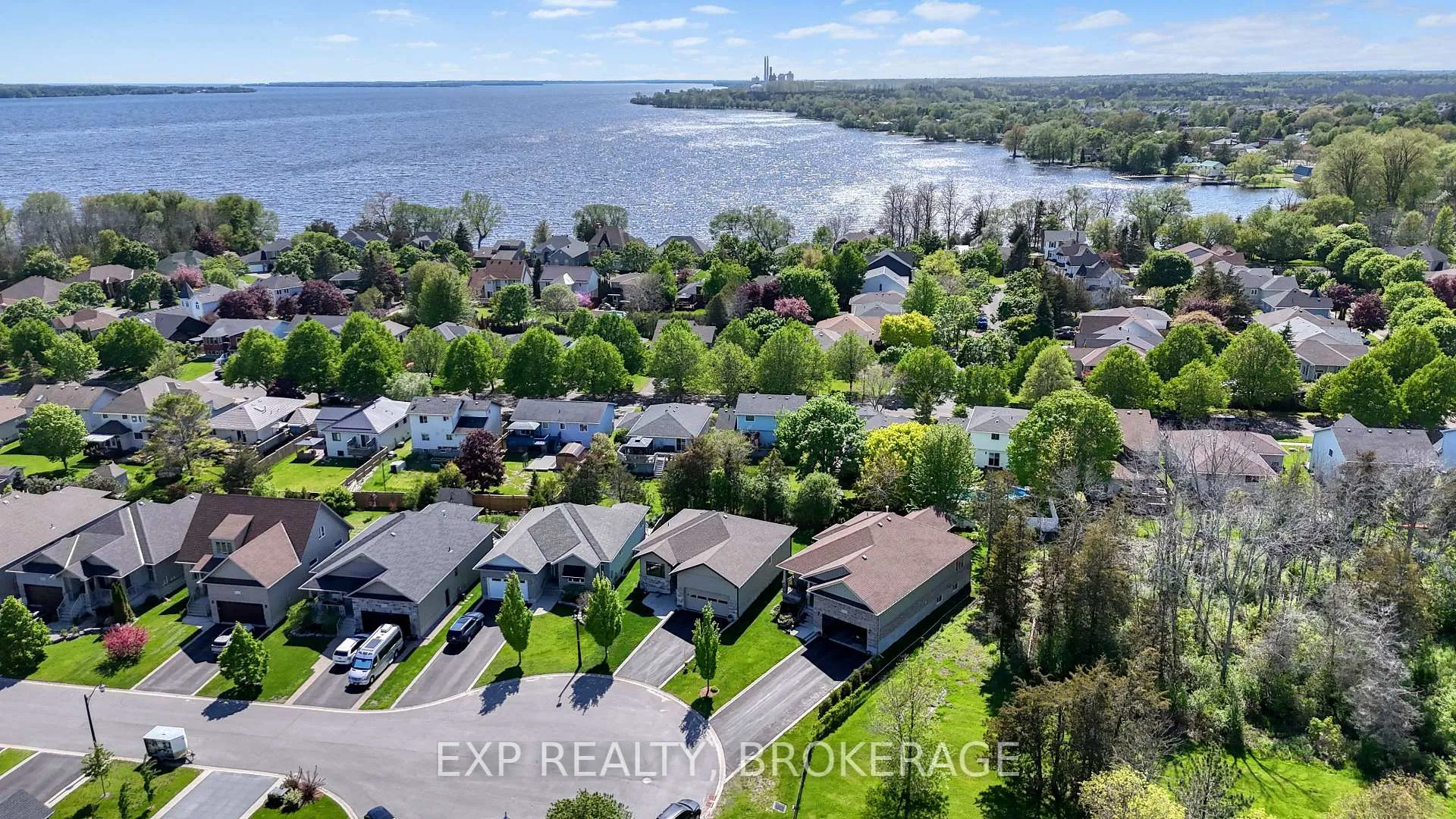 Photo 44 of 23 Admiral'S Court, Barrie, Innis-Shore — HOMEH