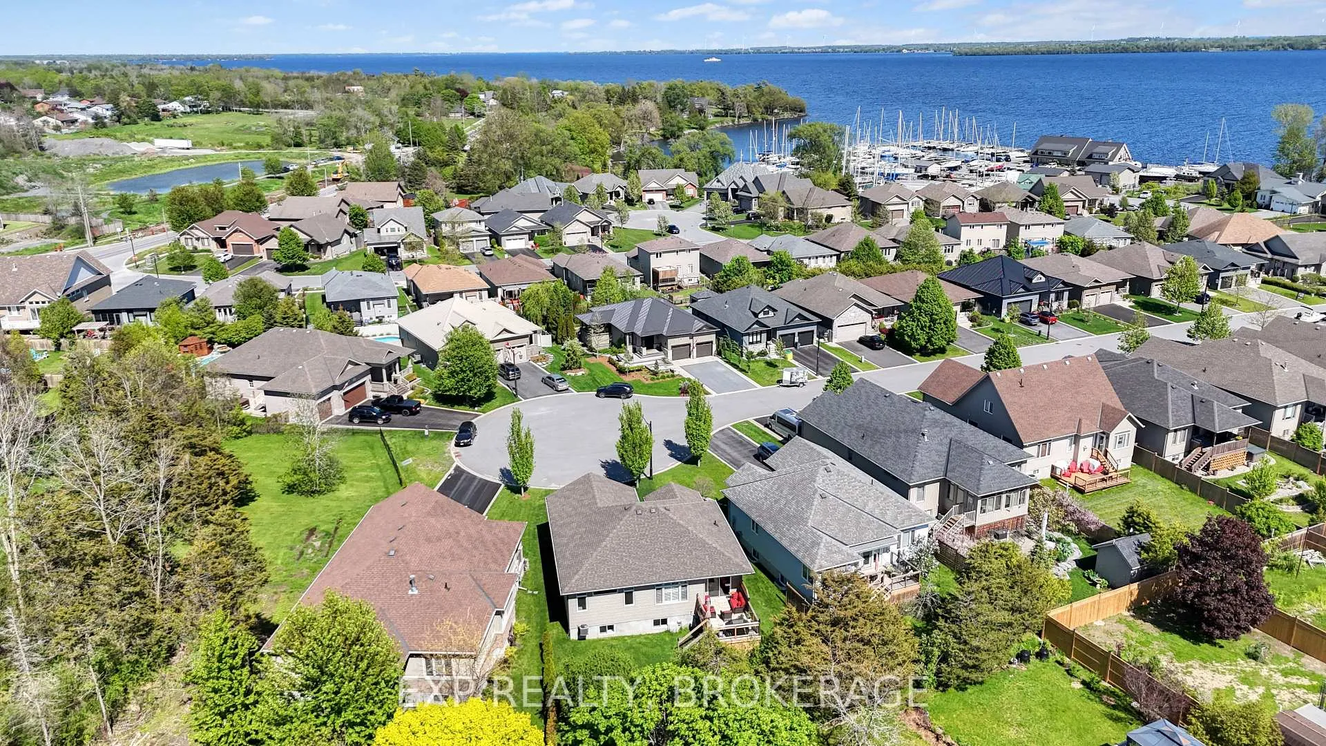 Photo 45 of 23 Admiral'S Court, Barrie, Innis-Shore — HOMEH