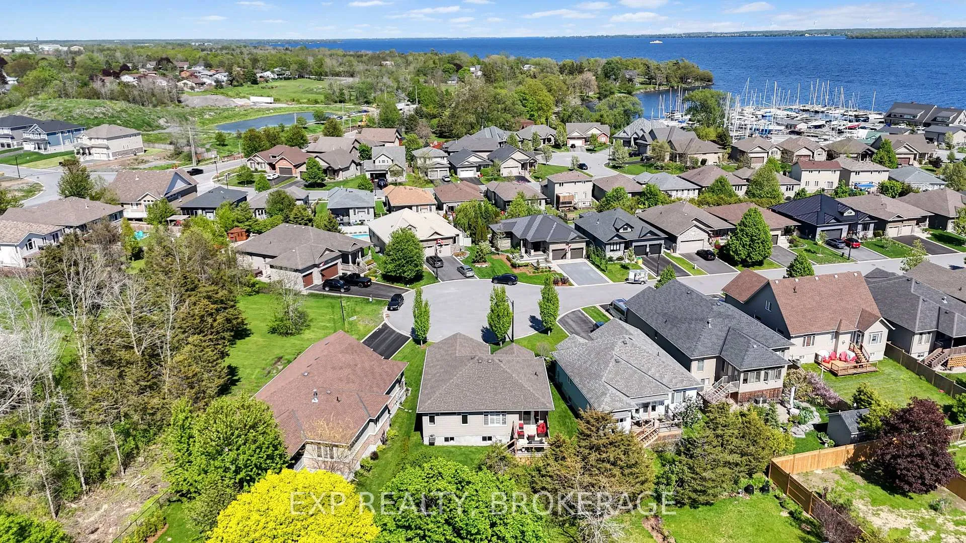 Photo 46 of 23 Admiral'S Court, Barrie, Innis-Shore — HOMEH