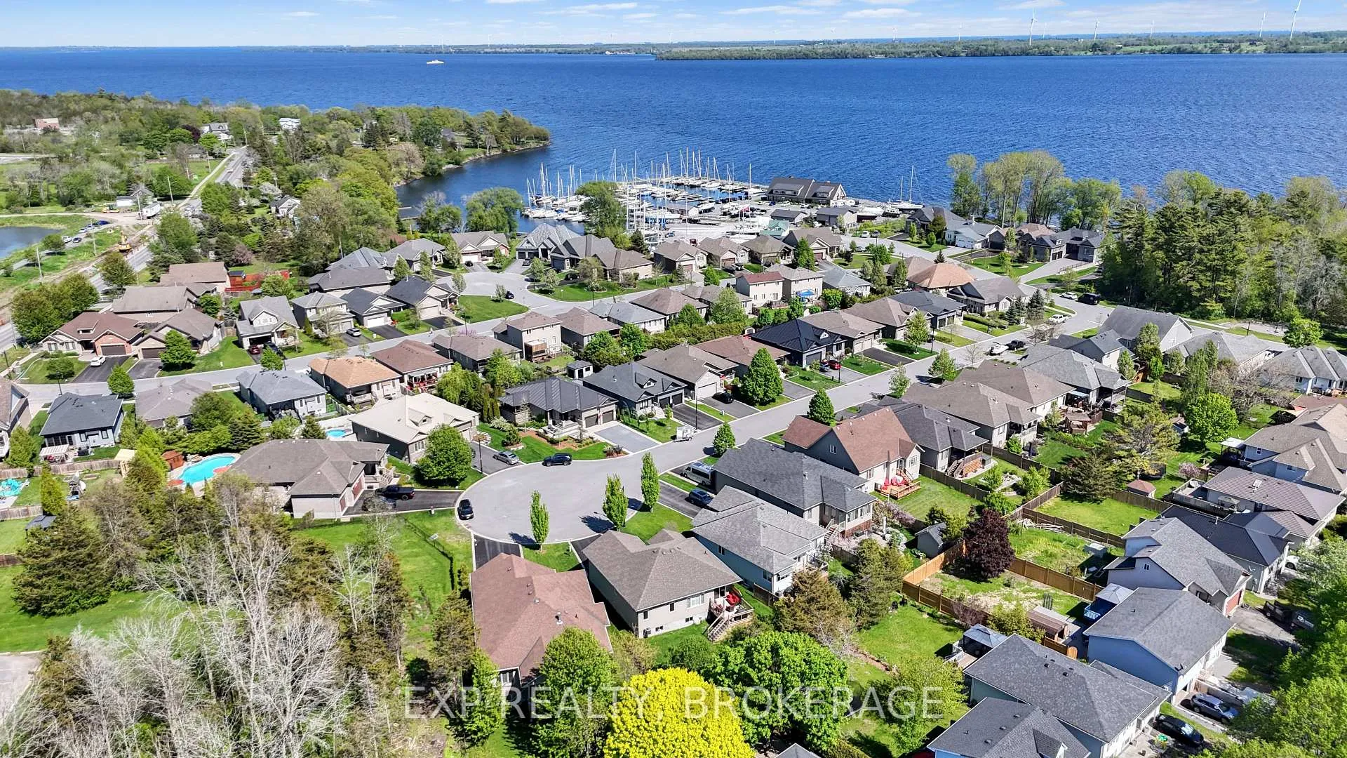 Photo 47 of 23 Admiral'S Court, Barrie, Innis-Shore — HOMEH