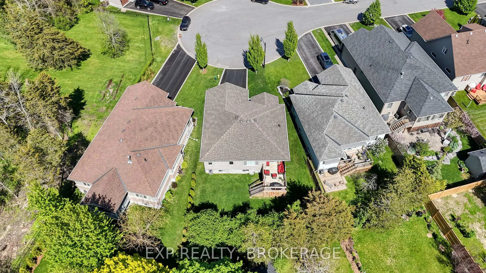 Photo 48 of 23 Admiral'S Court, Barrie, Innis-Shore — HOMEH