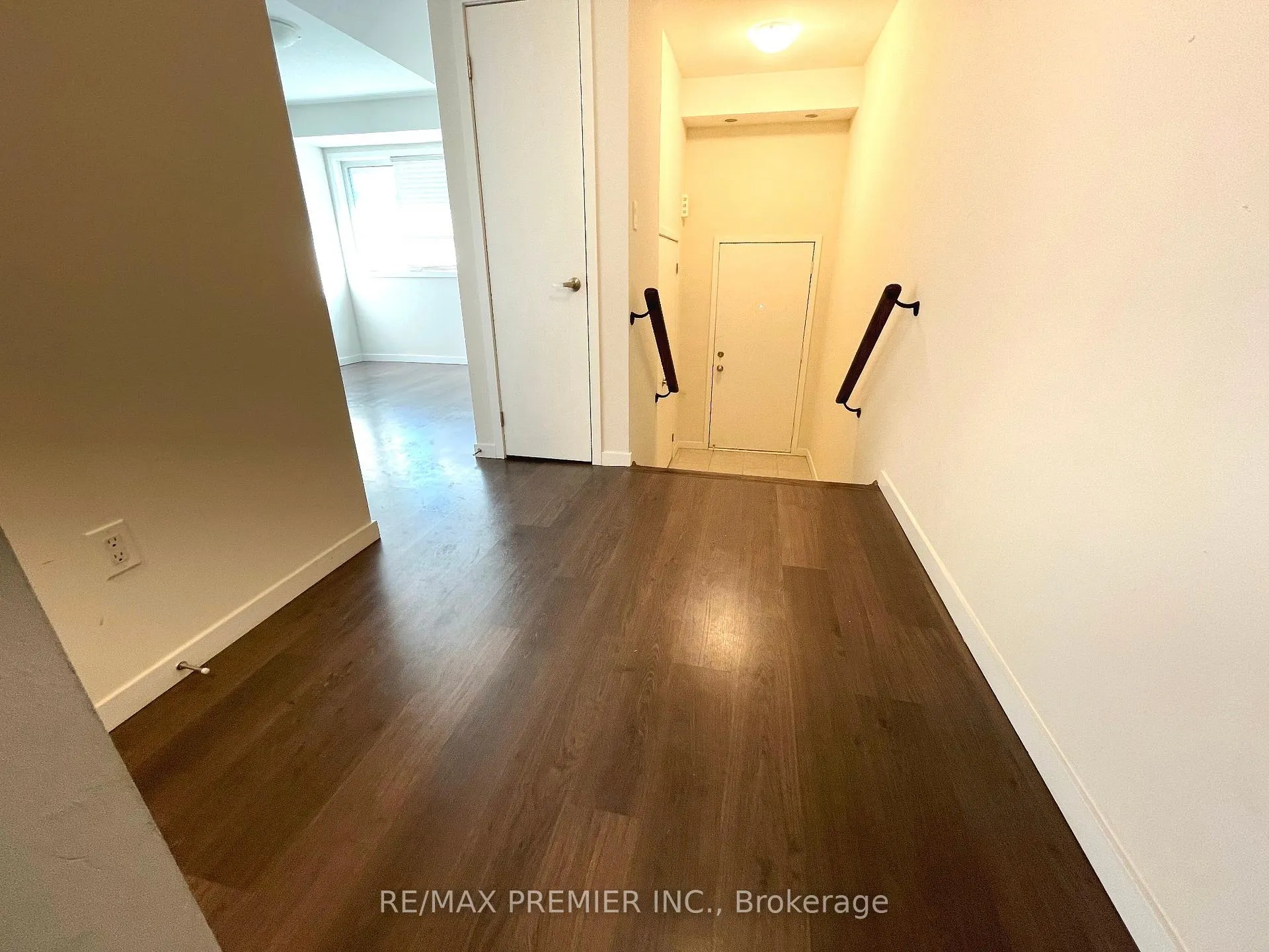 Photo 3 of 3922 Major Mackenzie Drive, Vaughan, Vellore Village — HOMEH