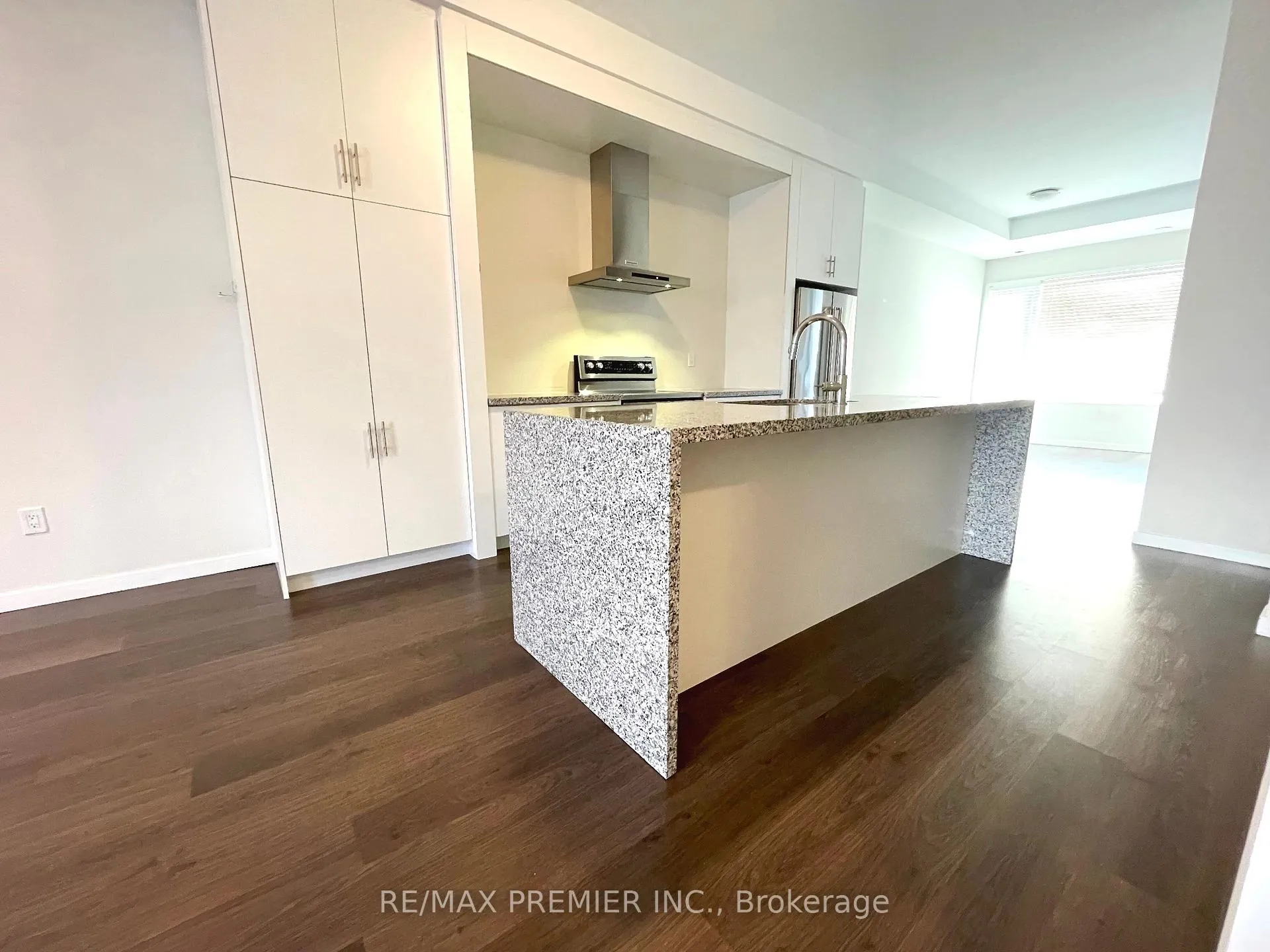 Photo 7 of 3922 Major Mackenzie Drive, Vaughan, Vellore Village — HOMEH