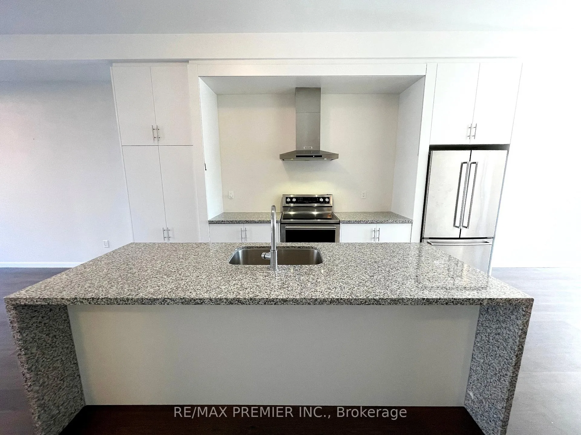 Photo 8 of 3922 Major Mackenzie Drive, Vaughan, Vellore Village — HOMEH