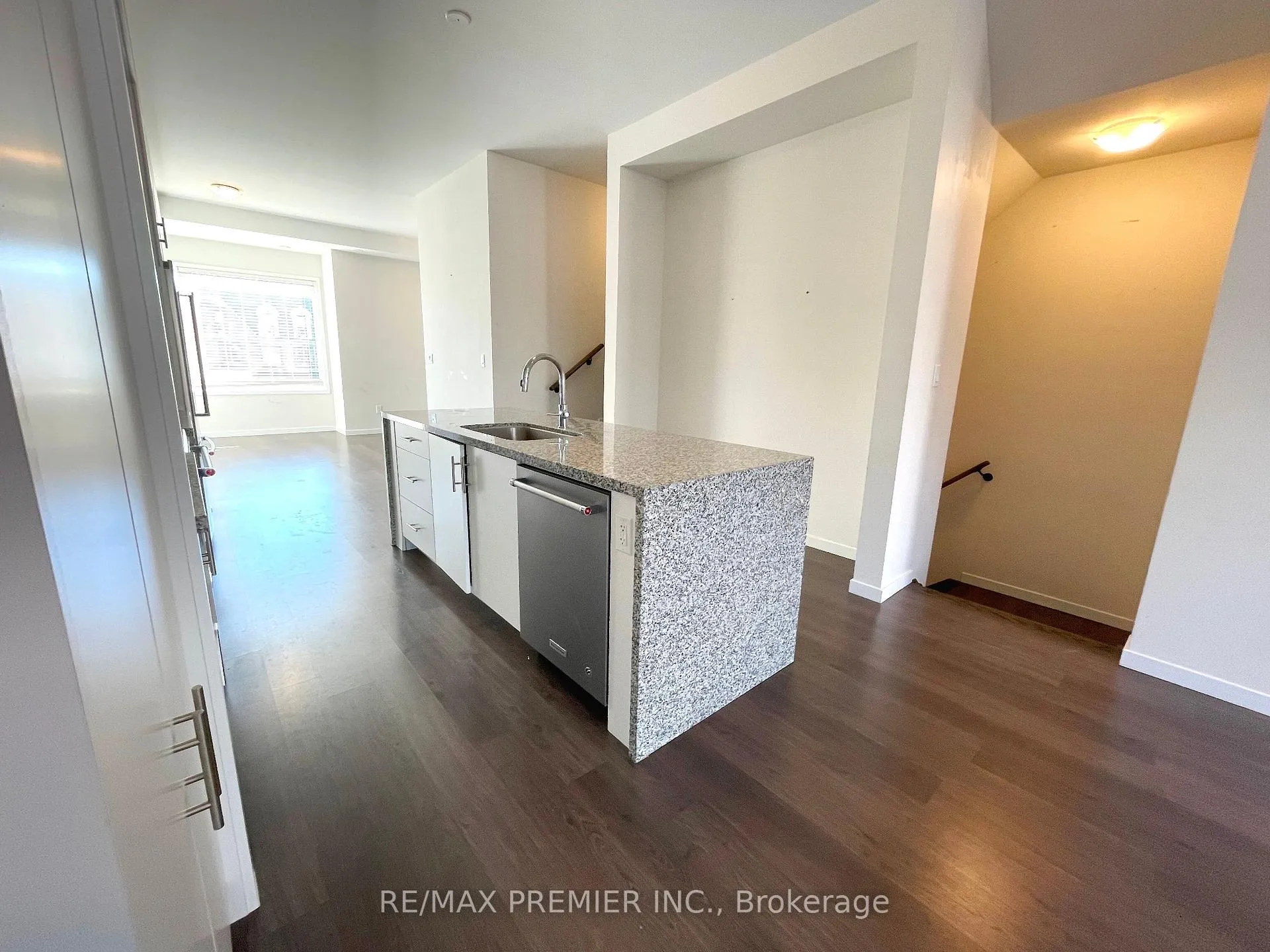 Photo 10 of 3922 Major Mackenzie Drive, Vaughan, Vellore Village — HOMEH