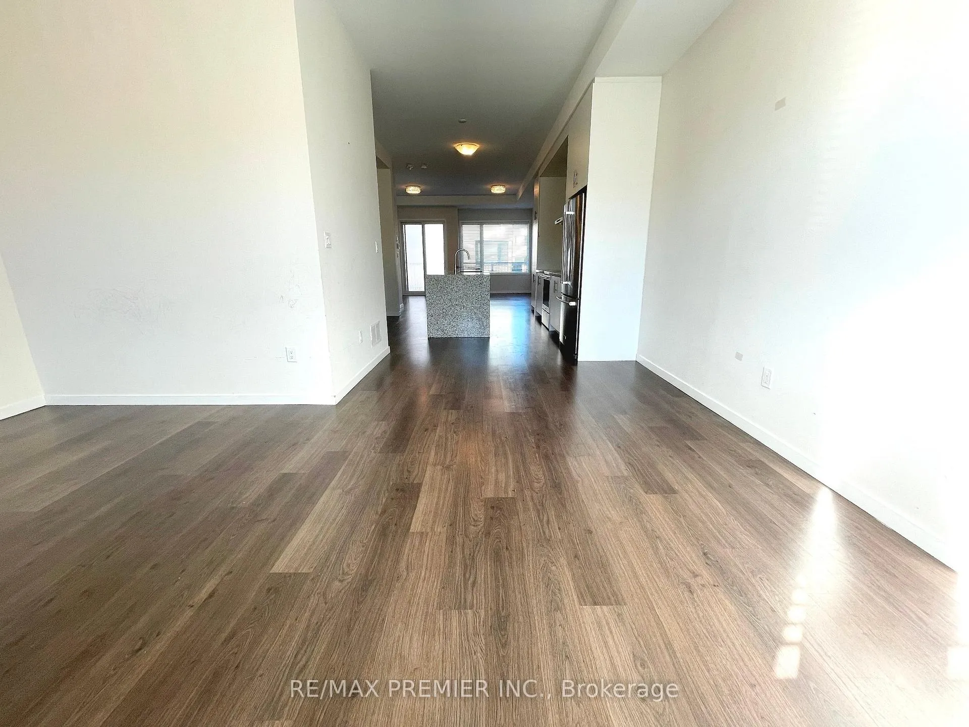 Photo 11 of 3922 Major Mackenzie Drive, Vaughan, Vellore Village — HOMEH