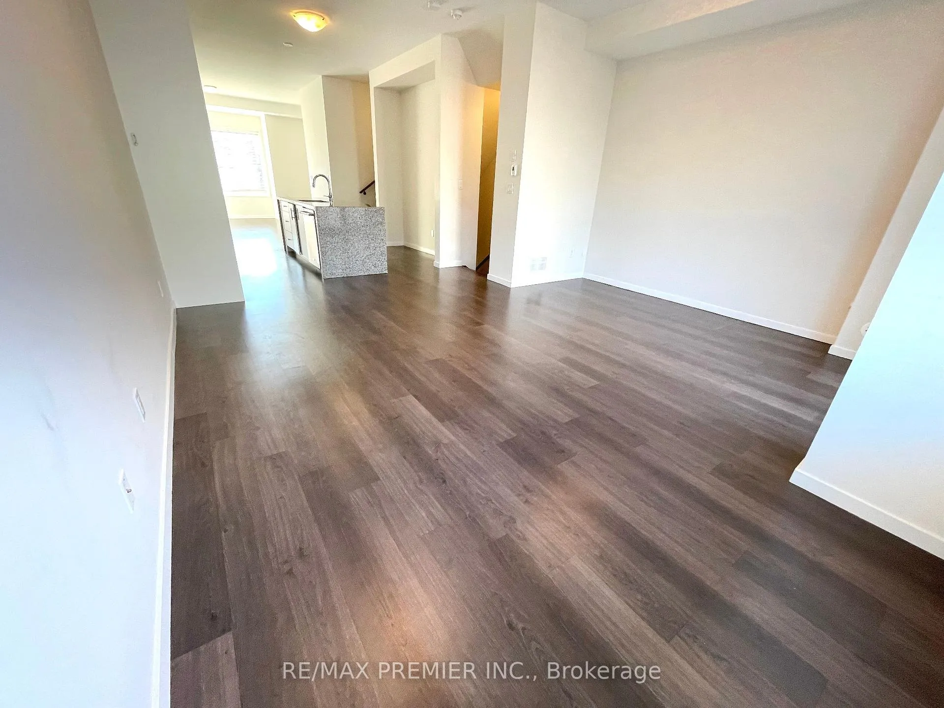 Photo 12 of 3922 Major Mackenzie Drive, Vaughan, Vellore Village — HOMEH
