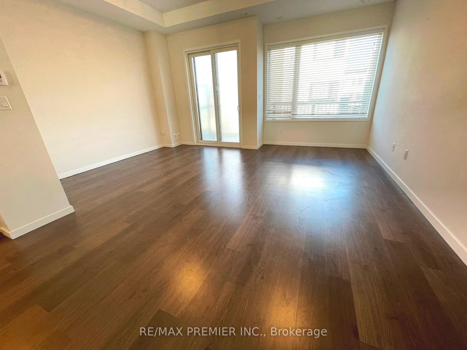 Photo 13 of 3922 Major Mackenzie Drive, Vaughan, Vellore Village — HOMEH