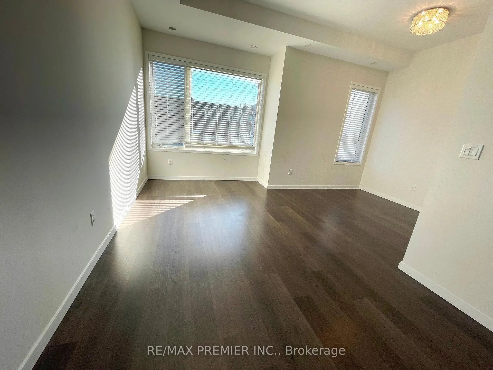 Photo 14 of 3922 Major Mackenzie Drive, Vaughan, Vellore Village — HOMEH