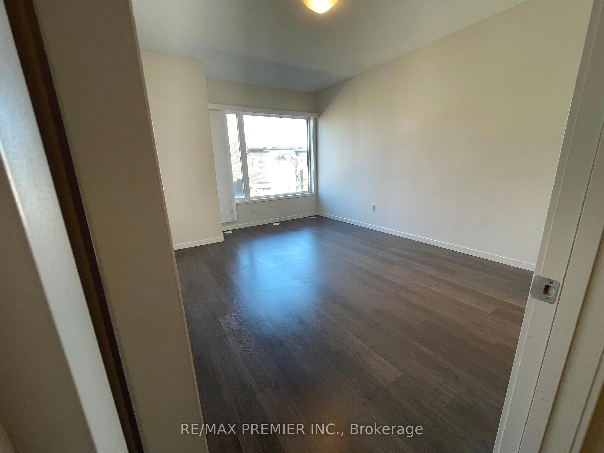 Photo 16 of 3922 Major Mackenzie Drive, Vaughan, Vellore Village — HOMEH
