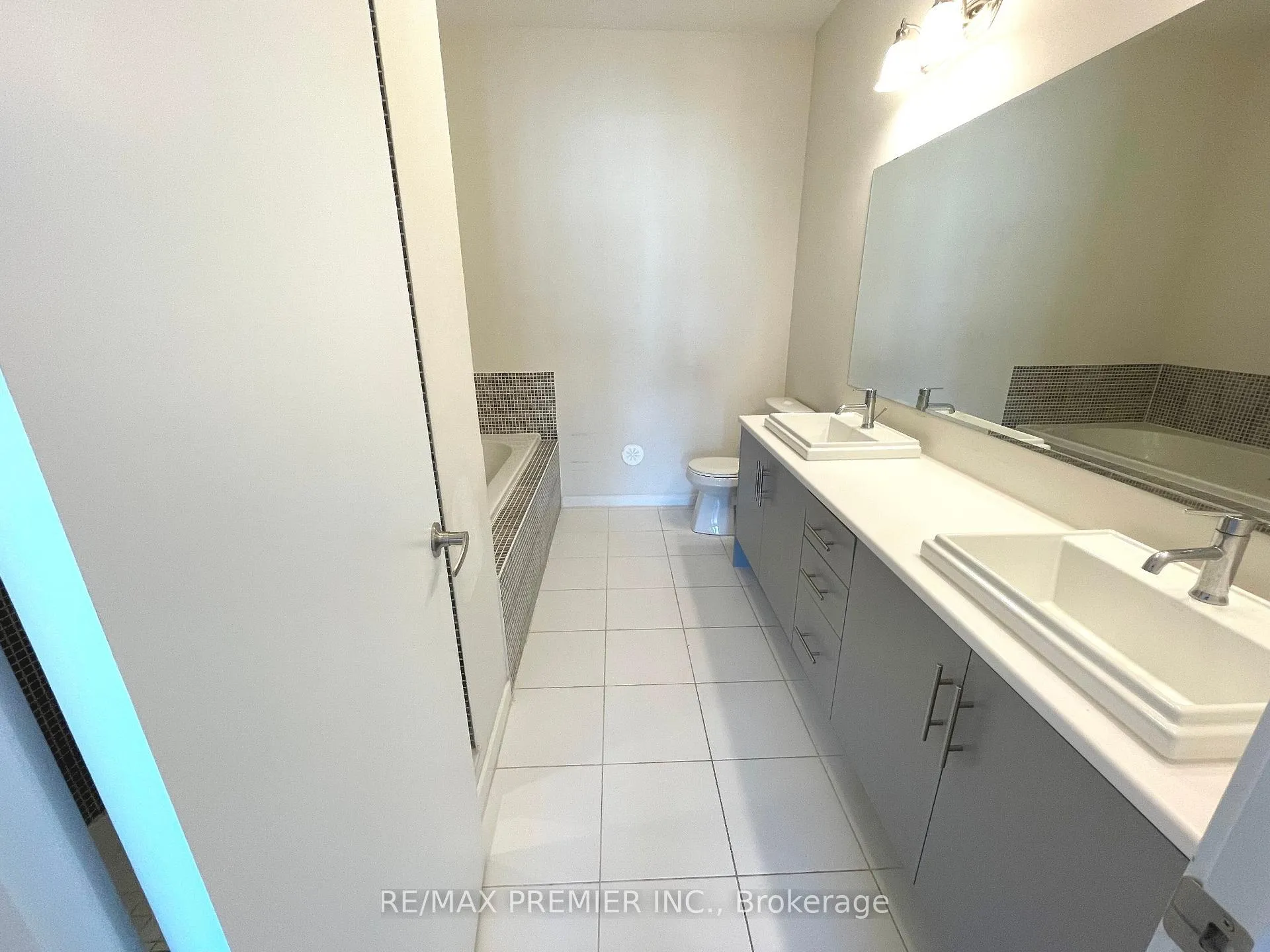Photo 17 of 3922 Major Mackenzie Drive, Vaughan, Vellore Village — HOMEH