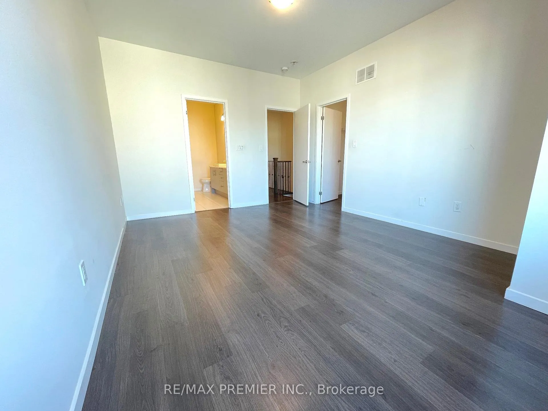 Photo 19 of 3922 Major Mackenzie Drive, Vaughan, Vellore Village — HOMEH