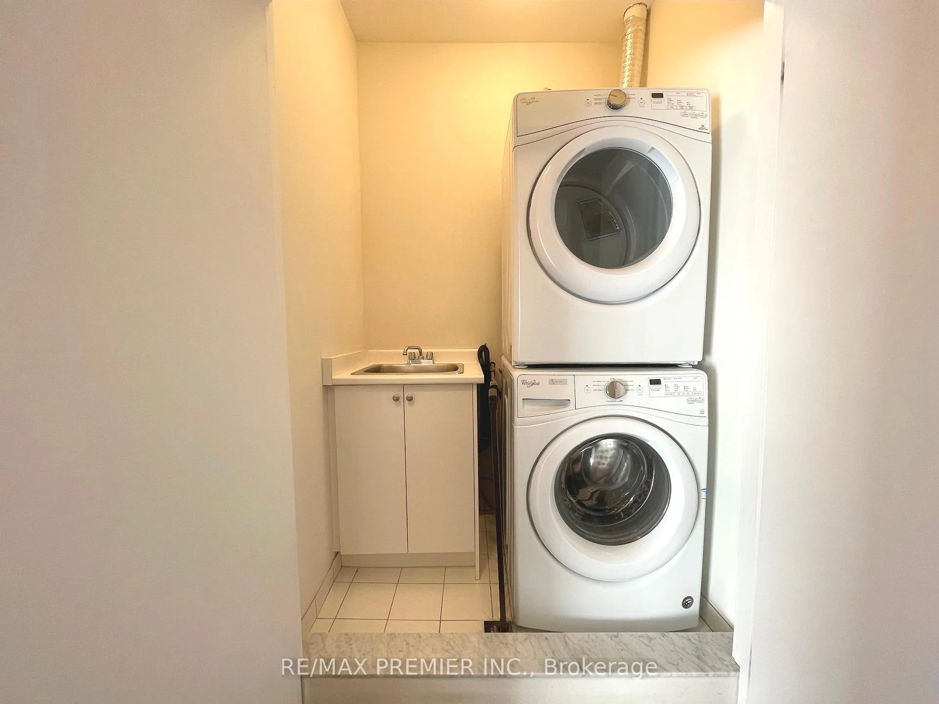 Photo 24 of 3922 Major Mackenzie Drive, Vaughan, Vellore Village — HOMEH