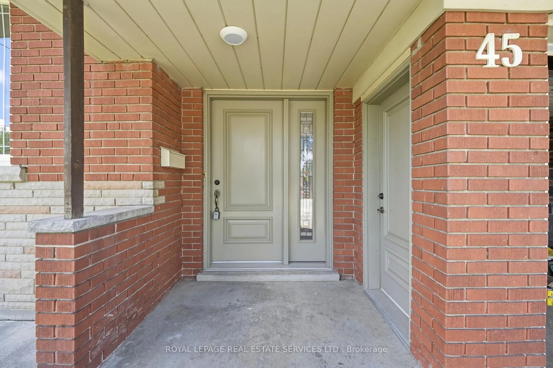 Photo 3 of 45 Poynter Drive, Etobicoke, Kingsview Village-The Westway — HOMEH