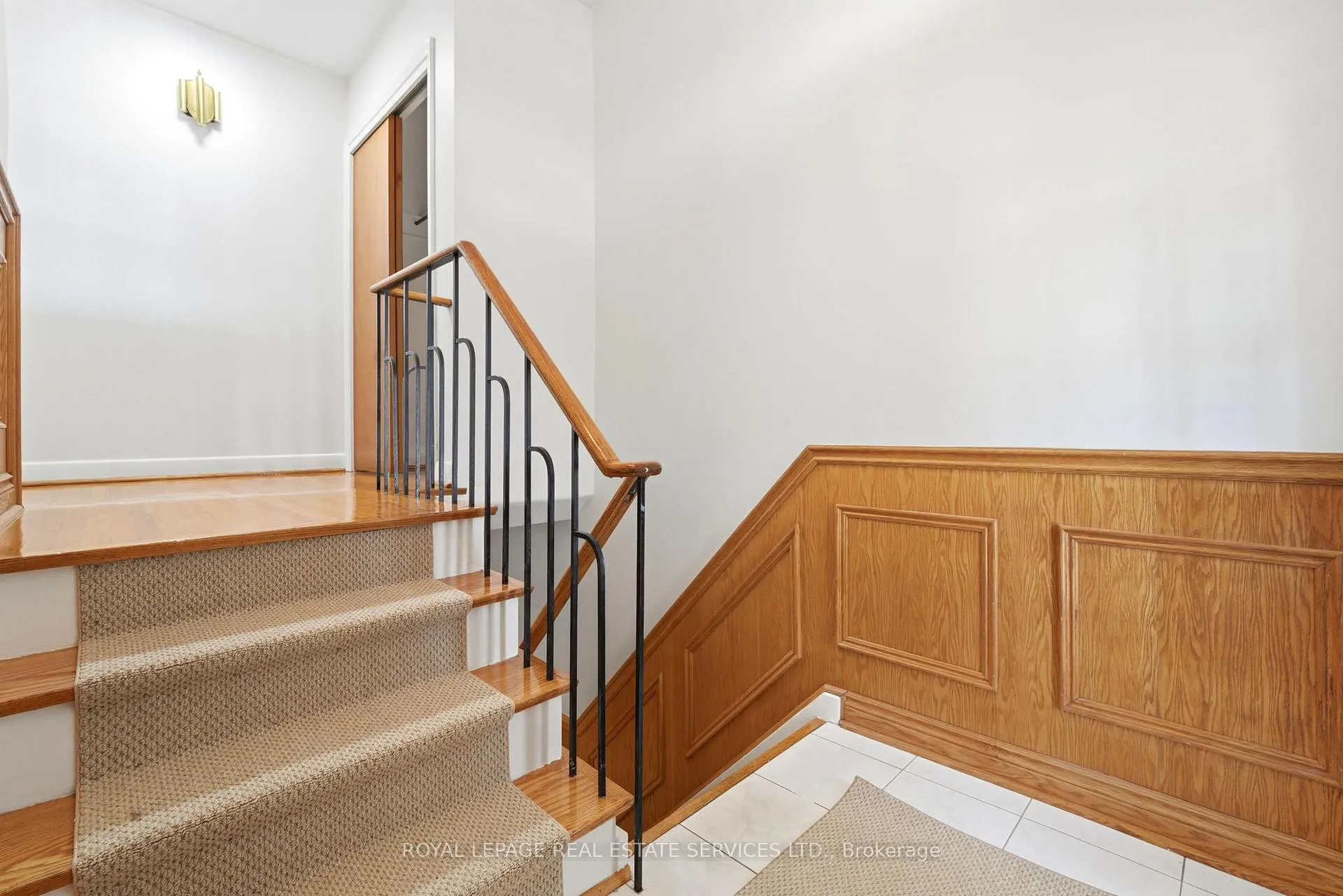 Photo 4 of 45 Poynter Drive, Etobicoke, Kingsview Village-The Westway — HOMEH