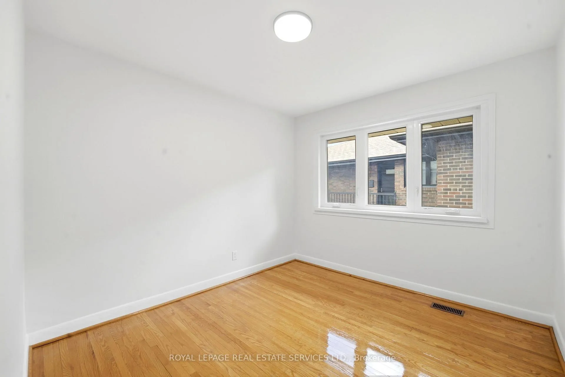 Photo 16 of 45 Poynter Drive, Etobicoke, Kingsview Village-The Westway — HOMEH