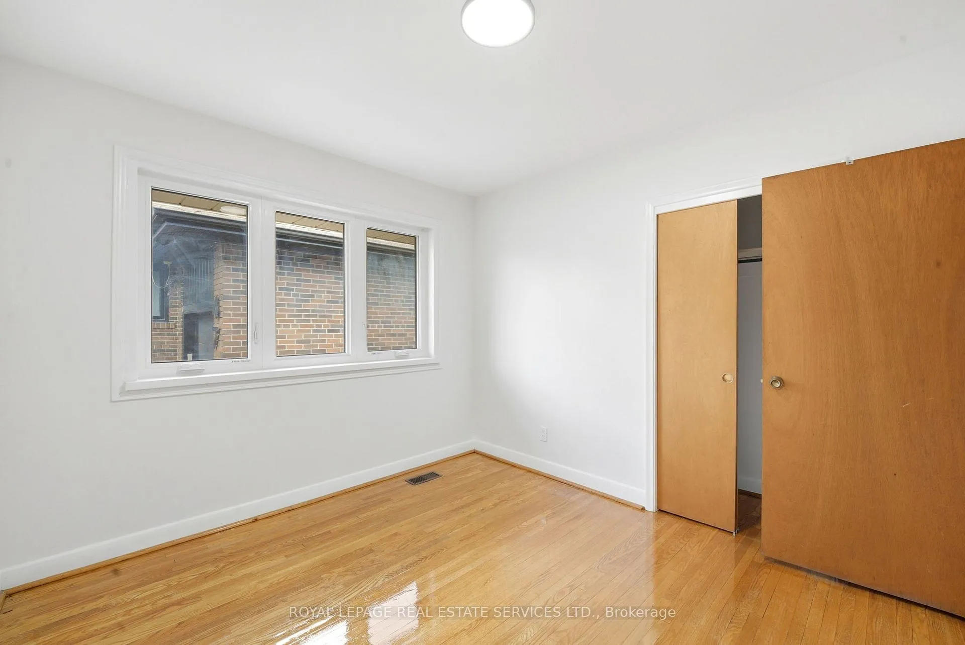 Photo 17 of 45 Poynter Drive, Etobicoke, Kingsview Village-The Westway — HOMEH