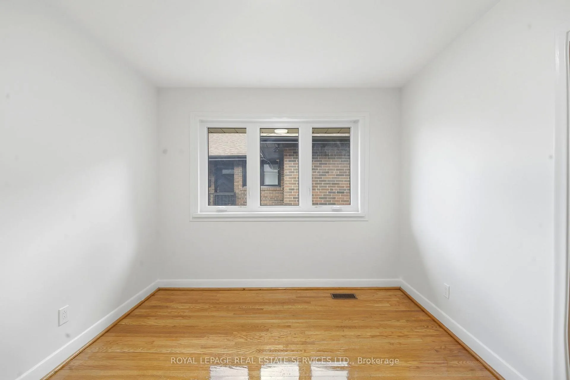 Photo 19 of 45 Poynter Drive, Etobicoke, Kingsview Village-The Westway — HOMEH