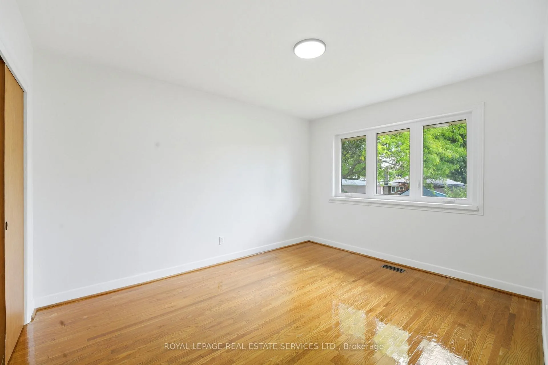 Photo 20 of 45 Poynter Drive, Etobicoke, Kingsview Village-The Westway — HOMEH
